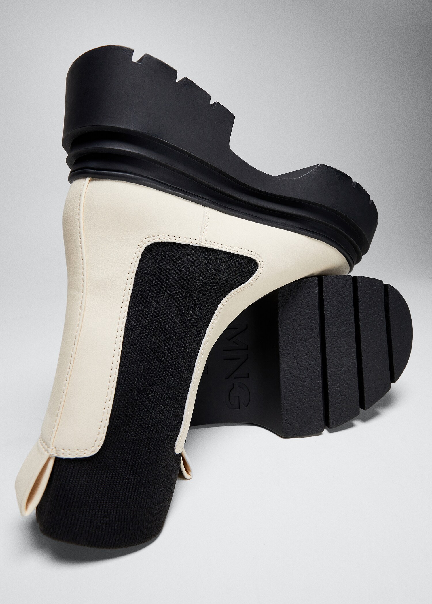 Track sole contrast ankle boots - Details of the article 5