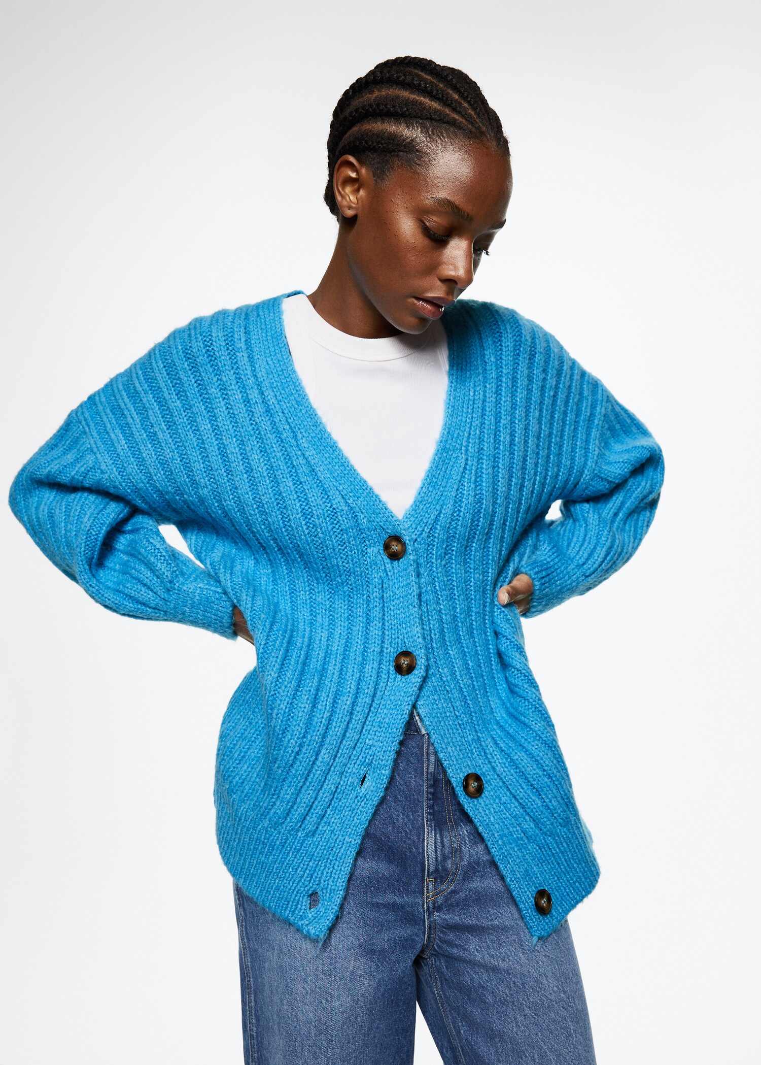 Cardigan oversize cu nasturi - Plan mediu