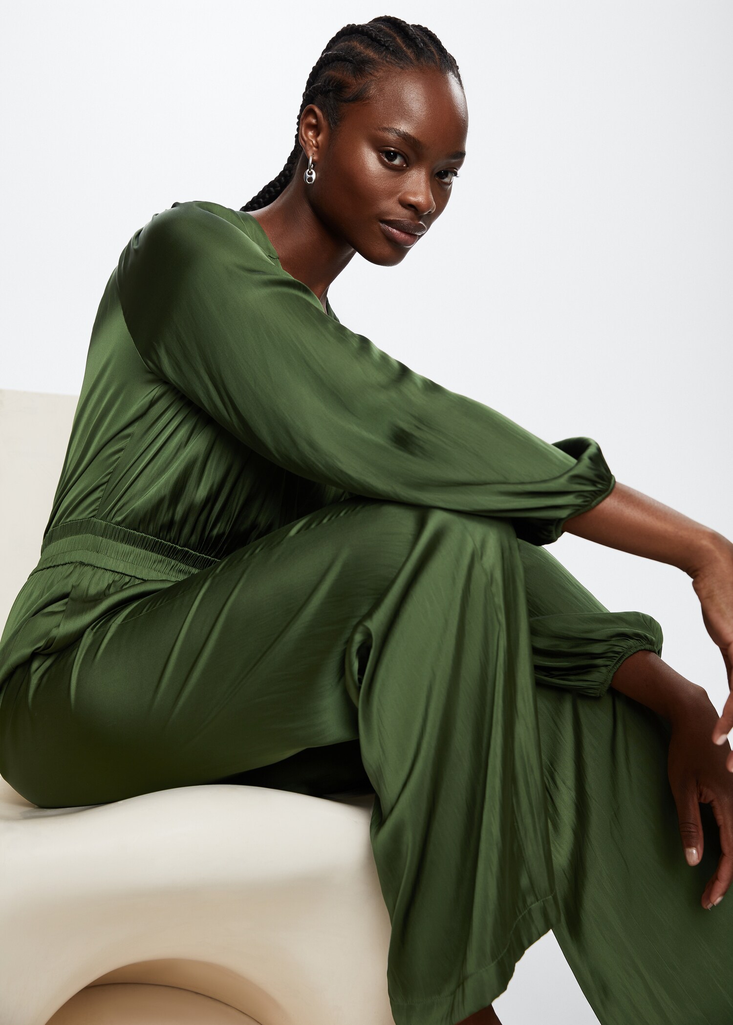 Lang satinert jumpsuit - Artikkeldetalj 2