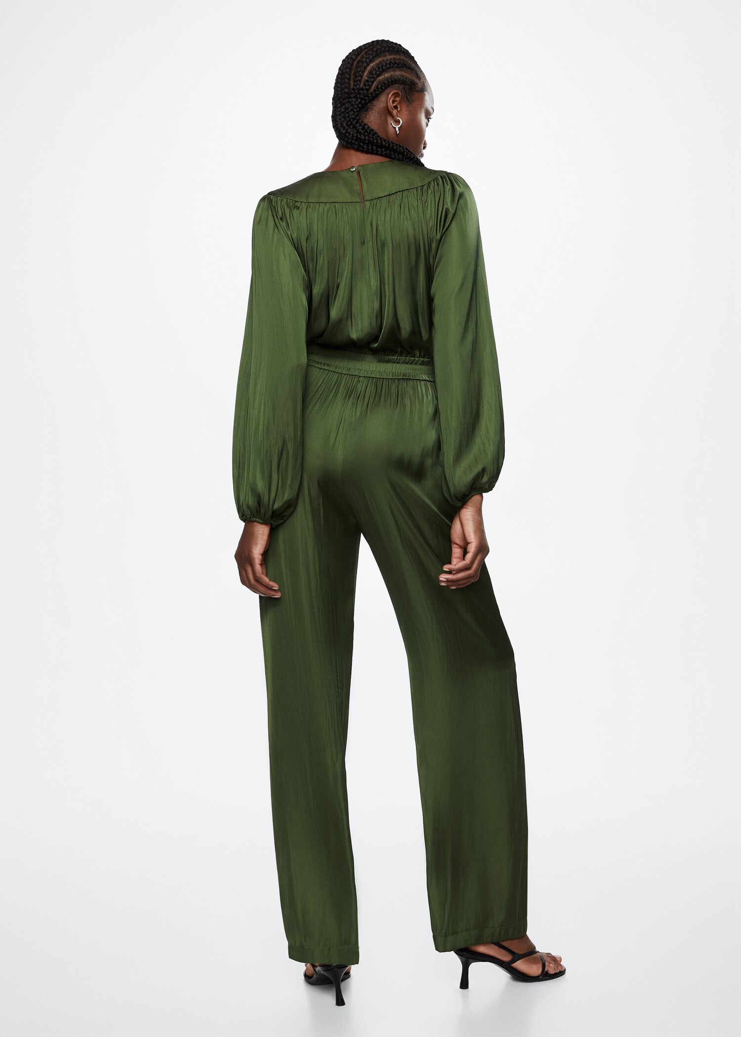 Lang satinert jumpsuit - Baksiden av artikkelen