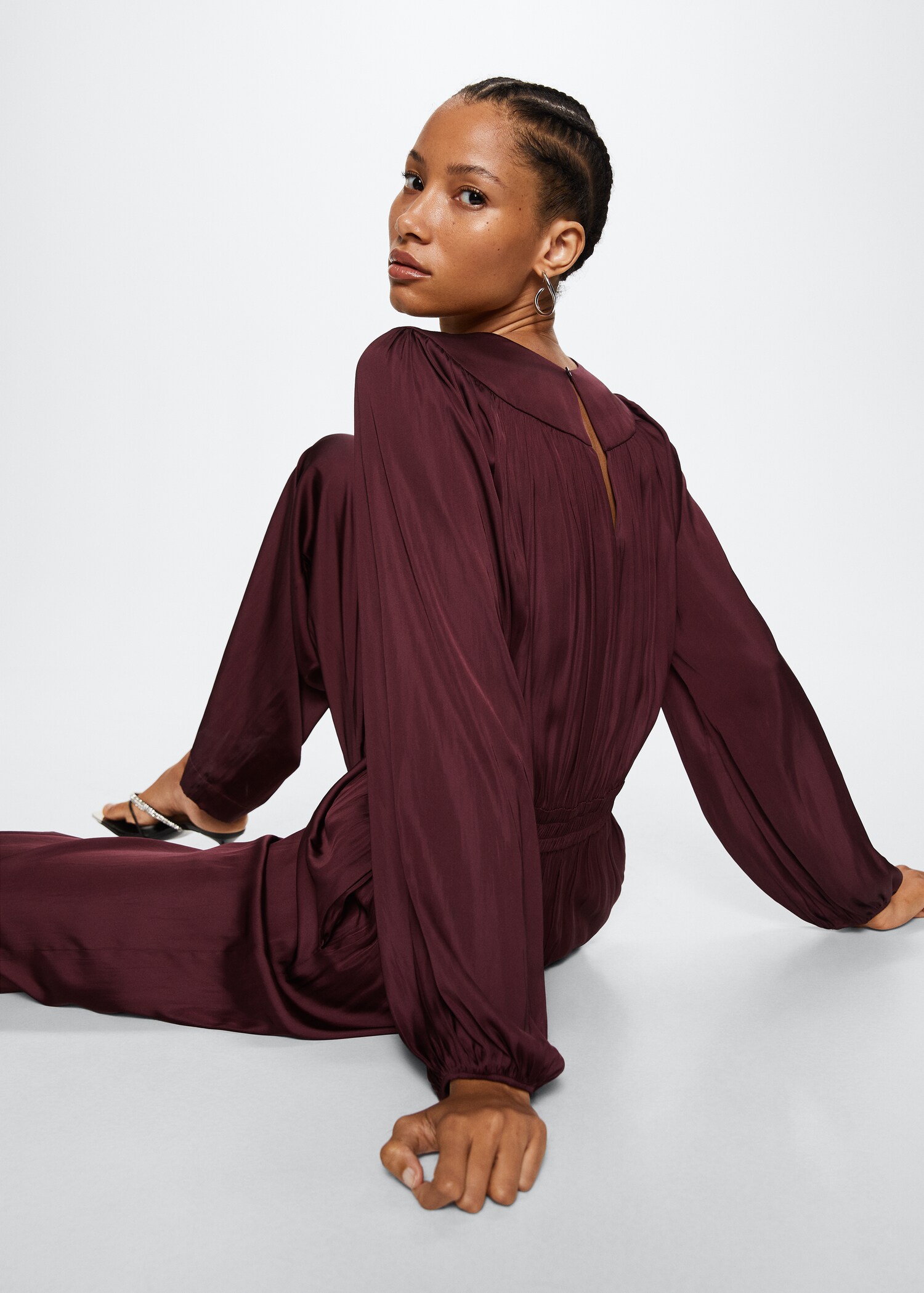 Lang satinert jumpsuit - Artikkeldetalj 2