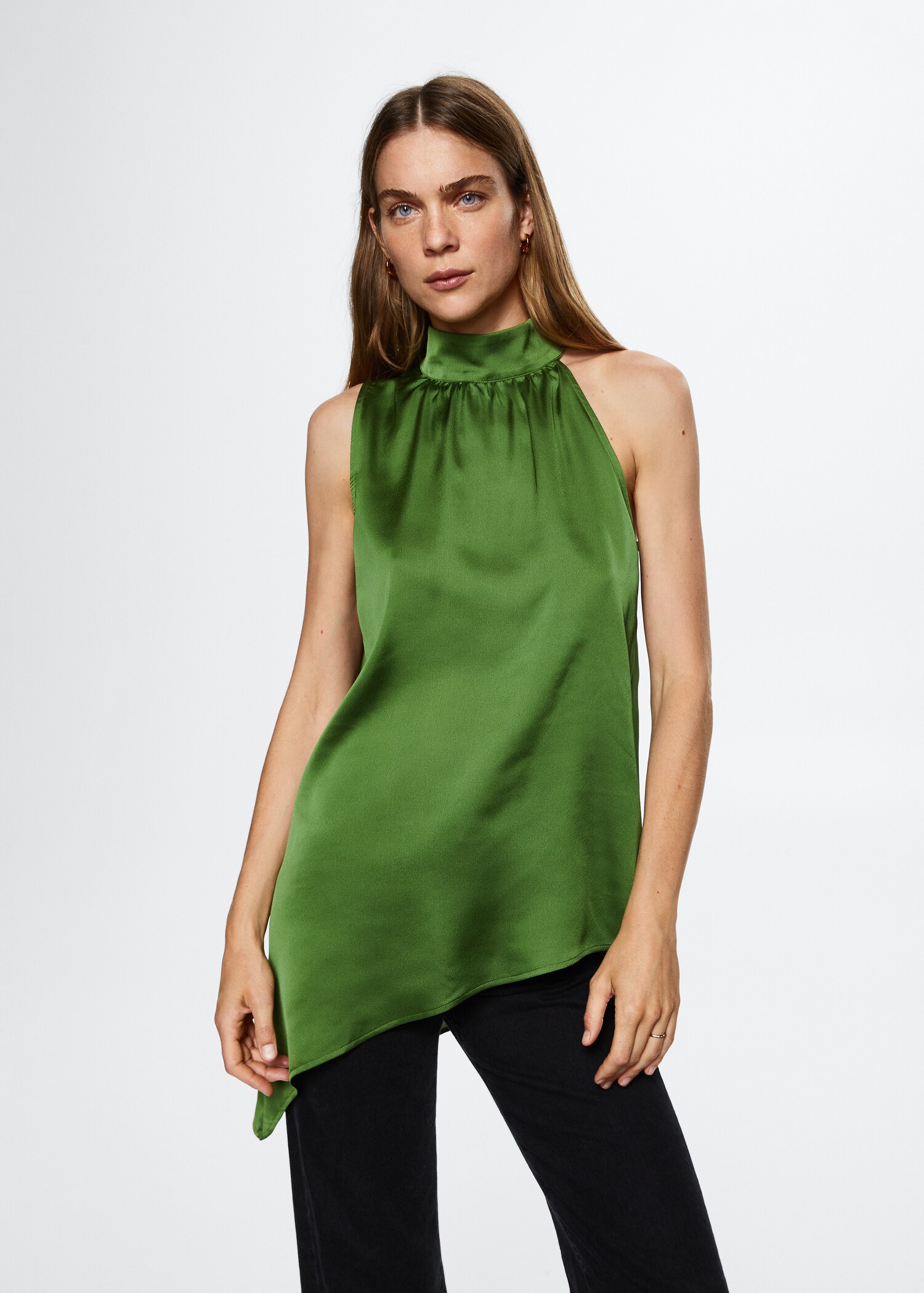 Blusa asimétrica satinada - Plano medio