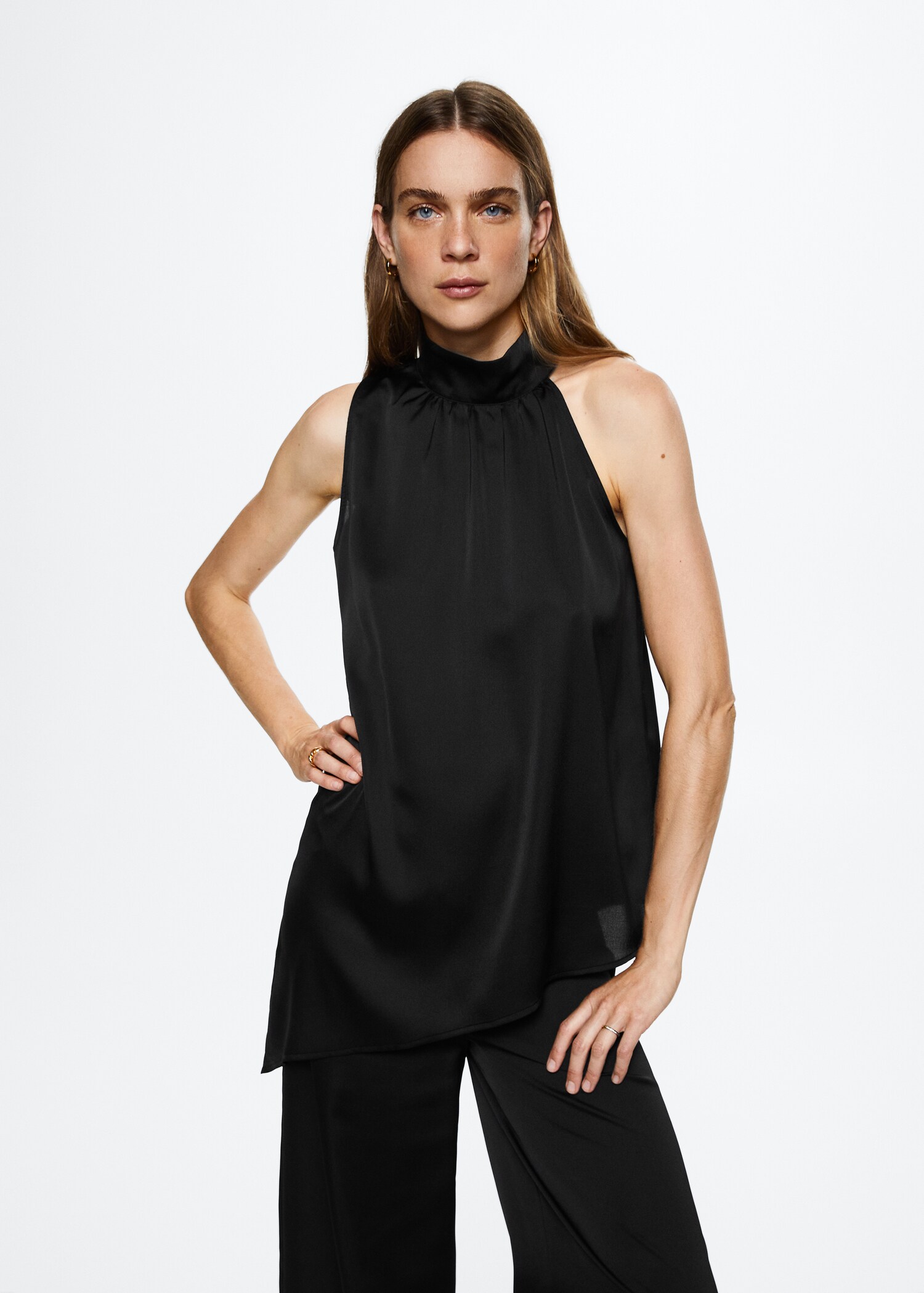 Blusa assimétrica acetinada - Plano médio