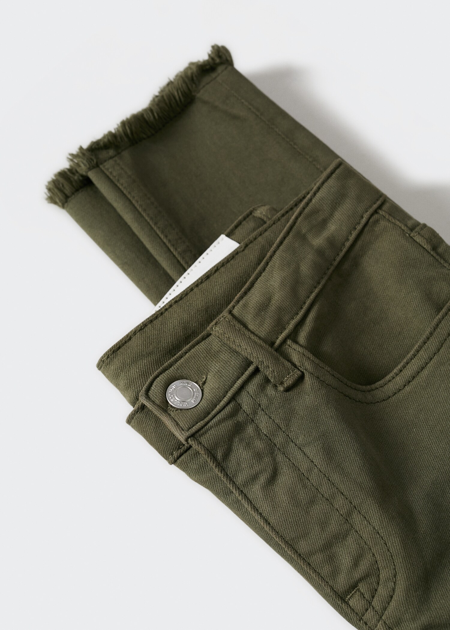 Skinny jeans with frayed hem  - Details of the article 8