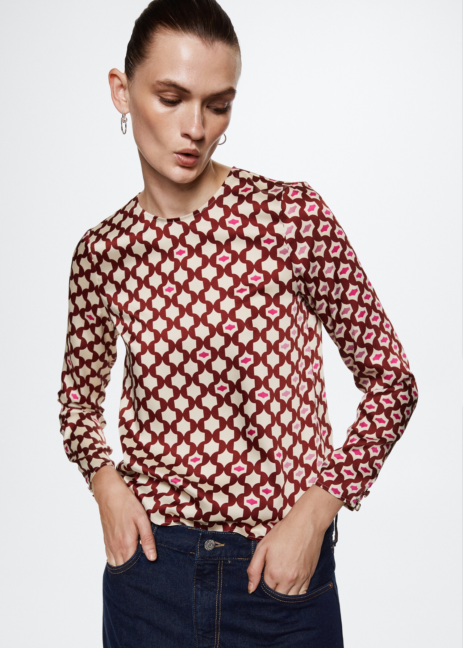 Blusa acetinada estampada - Plano médio