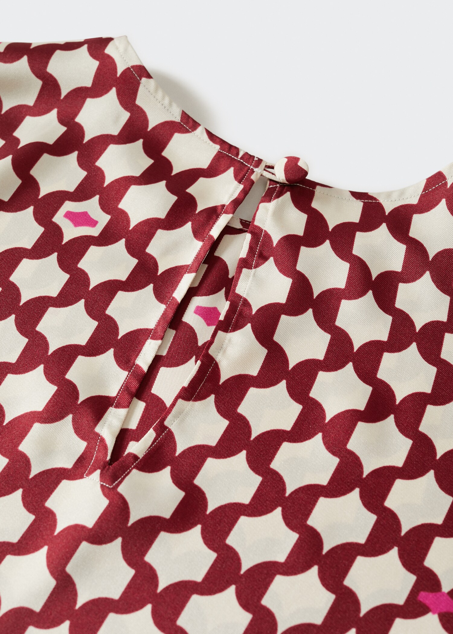 Blusa acetinada estampada - Pormenor do artigo 8