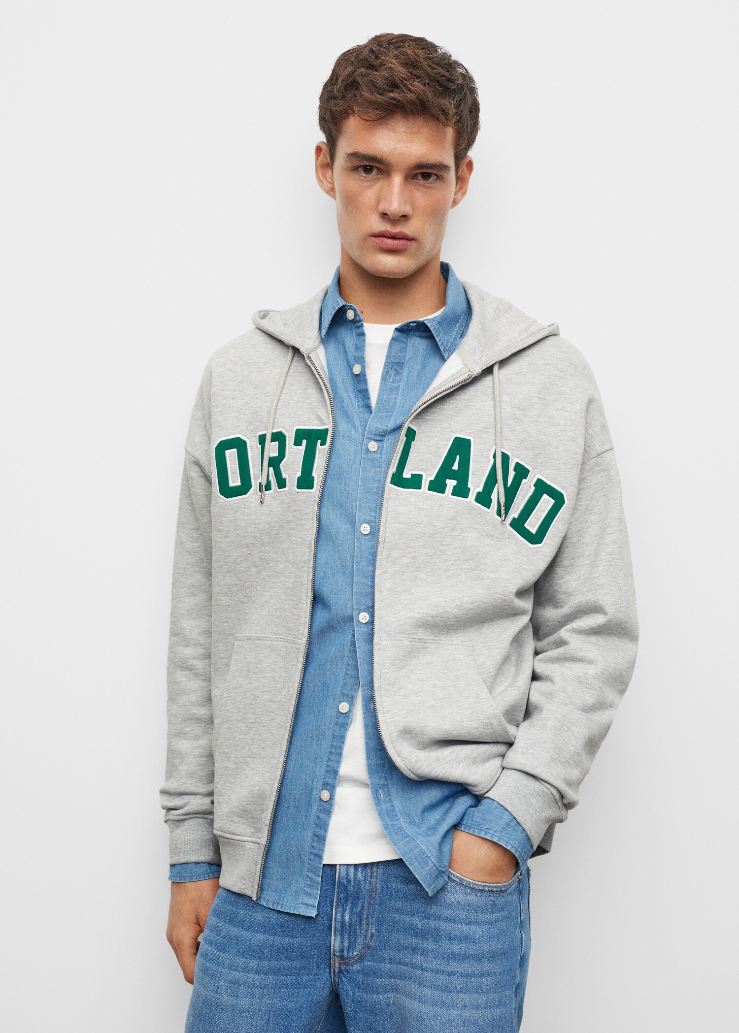 Sudadera cremallera mensaje - Plano medio