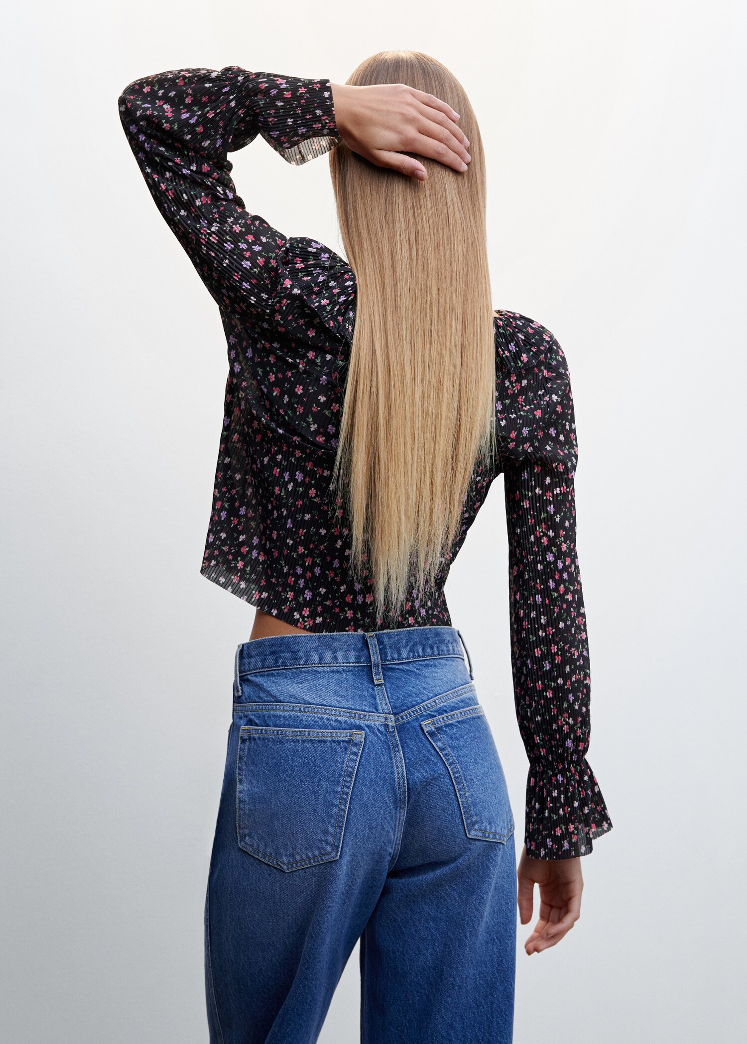 Printed pleated blouse - Reverse of the article