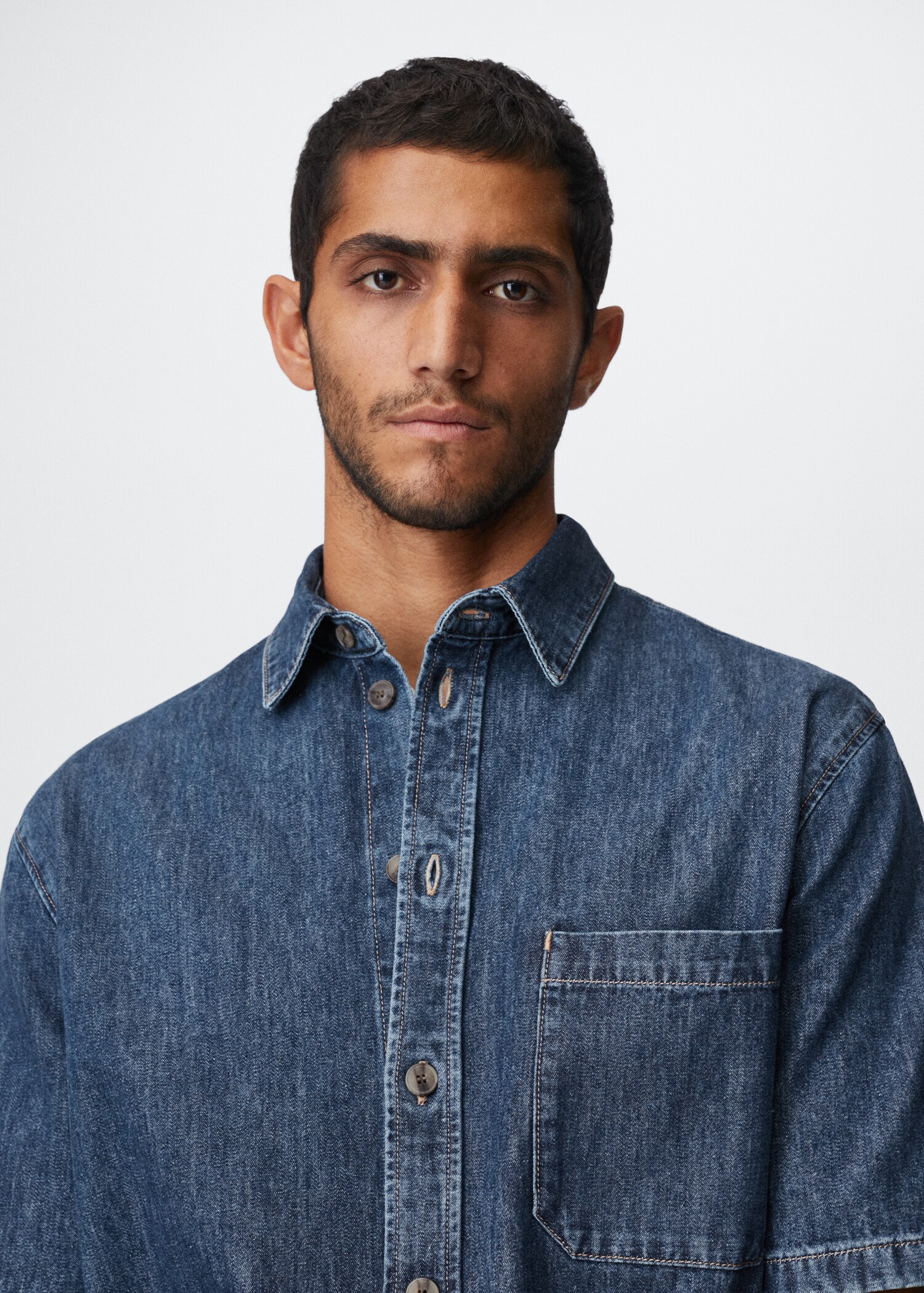 Short-sleeved denim shirt - Details of the article 1