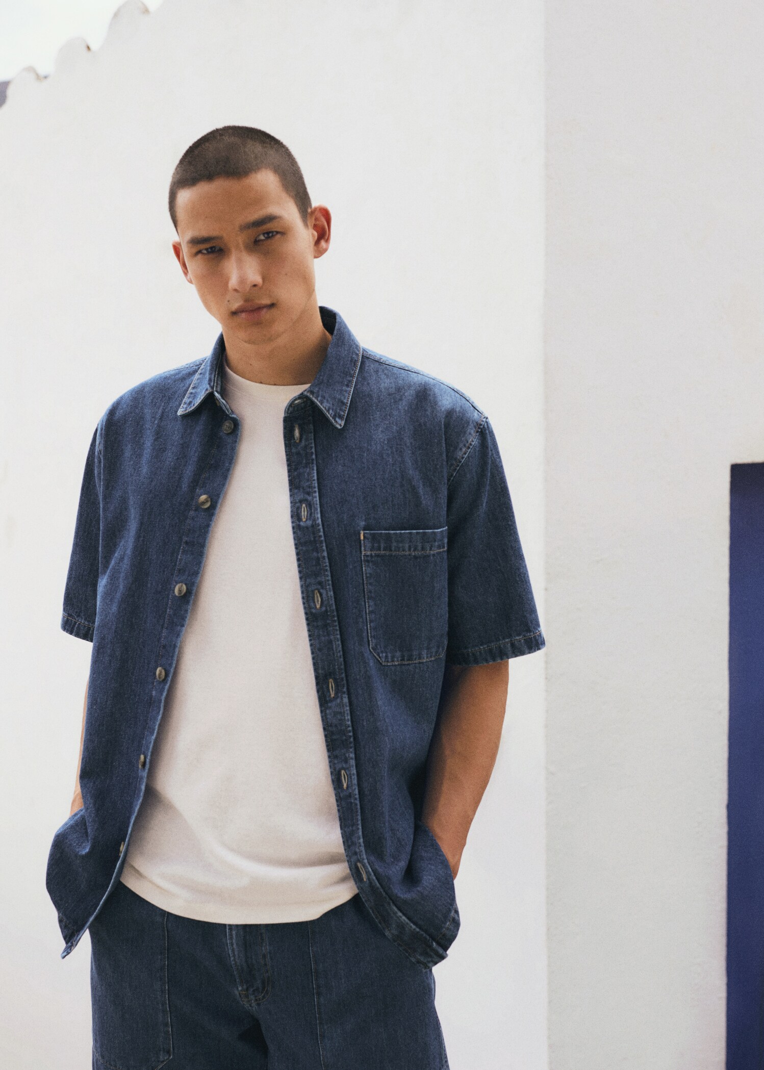 Short-sleeved denim shirt - Details of the article 5