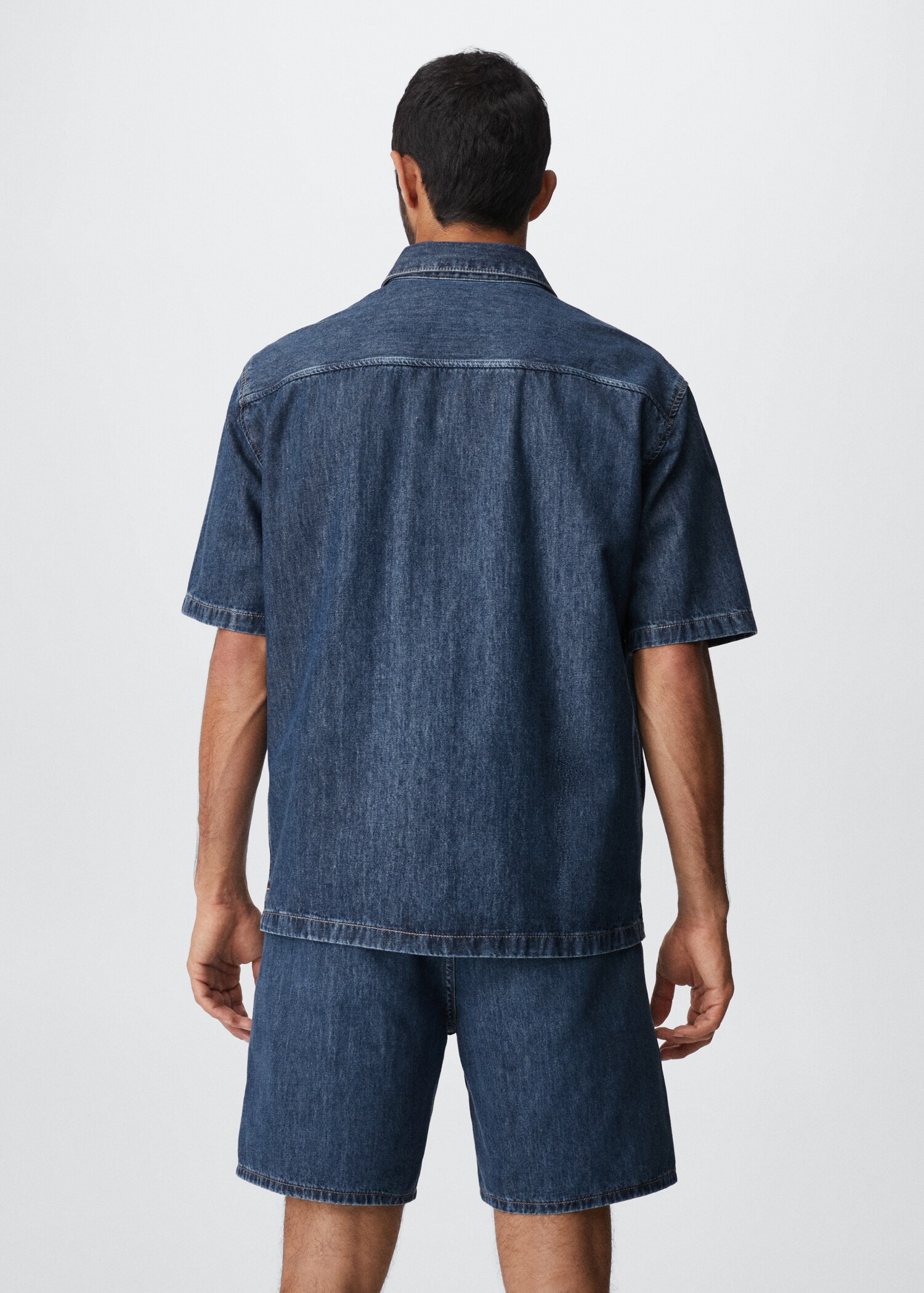 Short-sleeved denim shirt - Reverse of the article