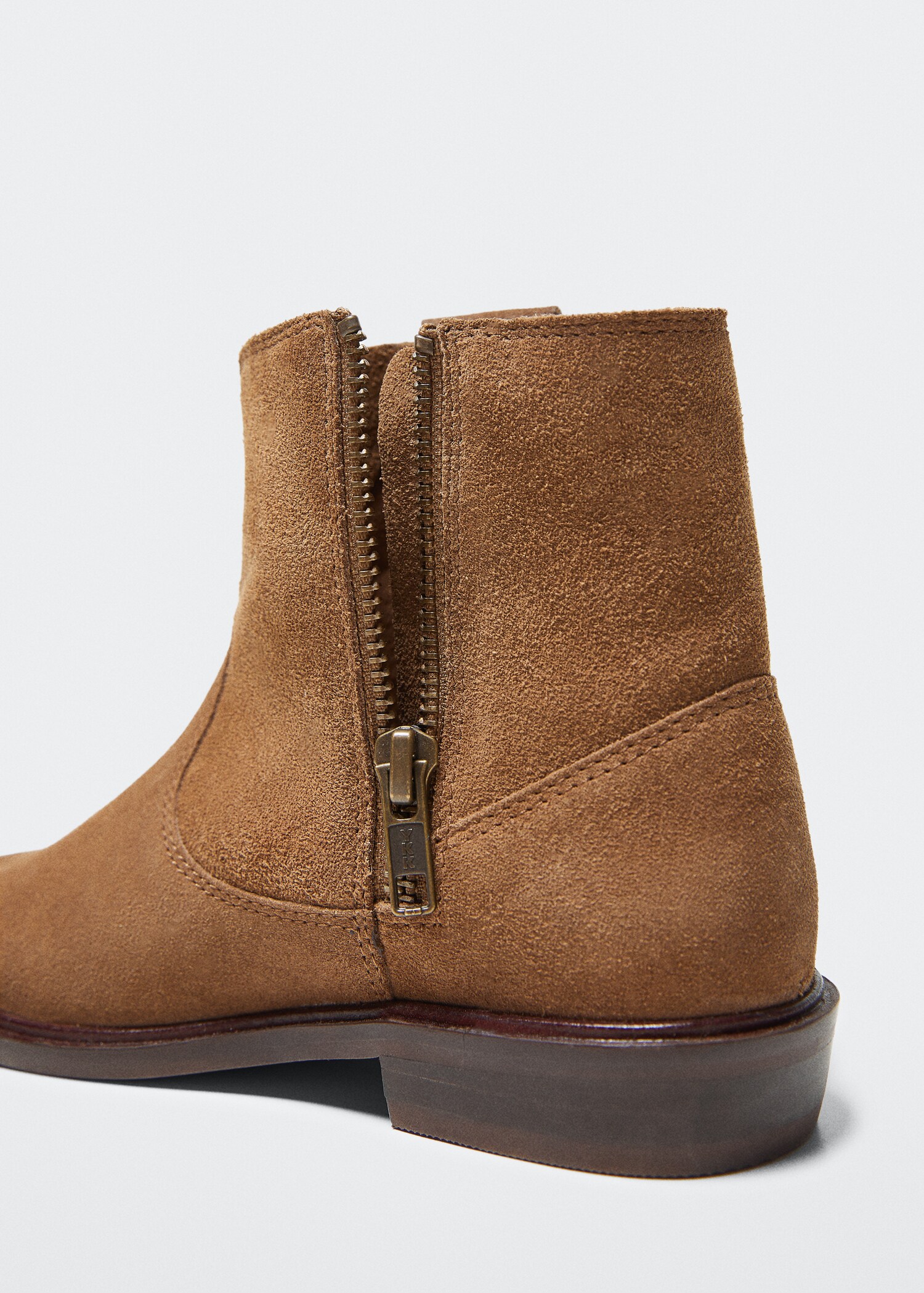 Leather ankle boots - Details of the article 4