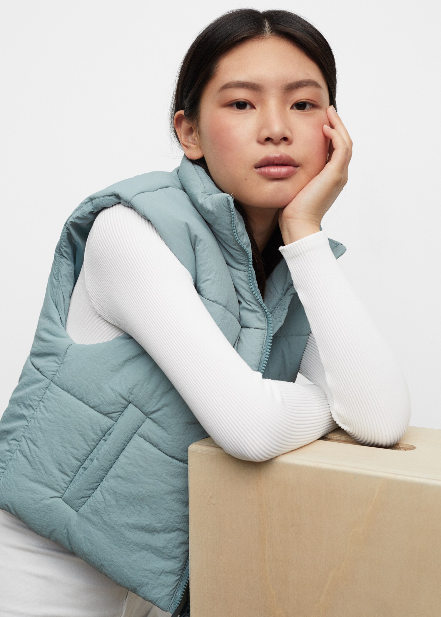 Textured quilted gilet - Details of the article 1