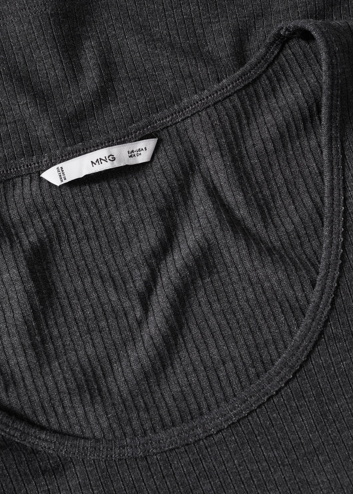 Langärmliges T-Shirt mit Rippstruktur - Detail des Artikels 8