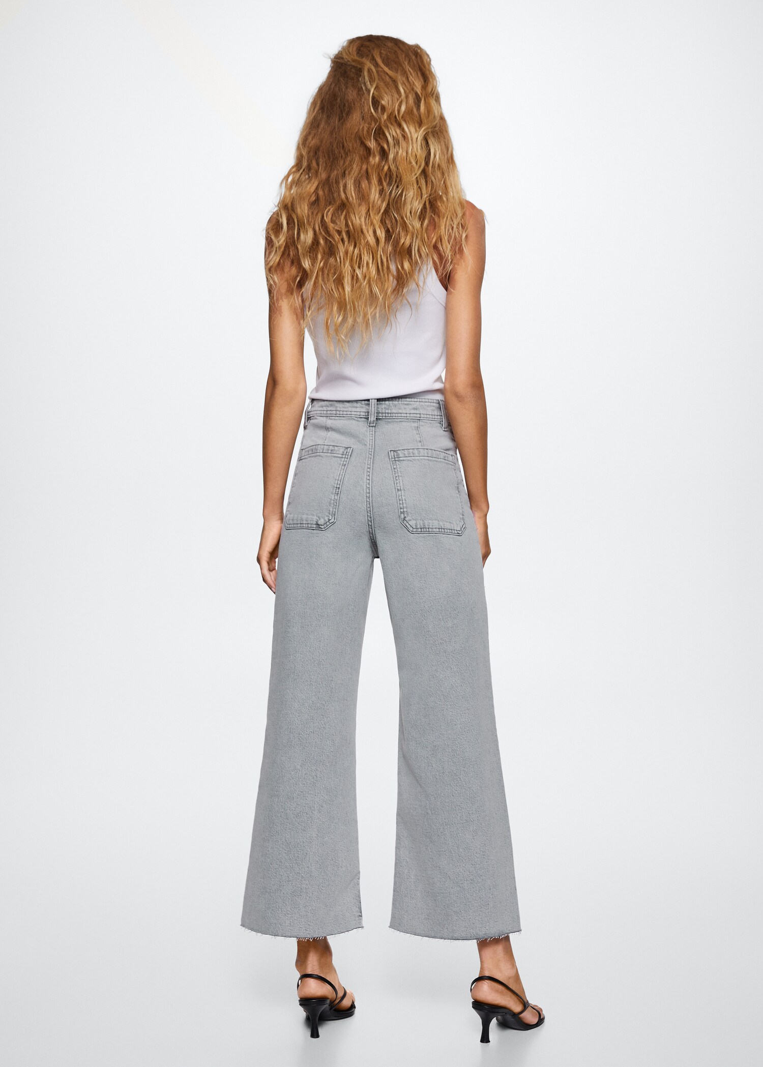 Culotte-Jeans mit hohem Bund - Rückseite des Artikels