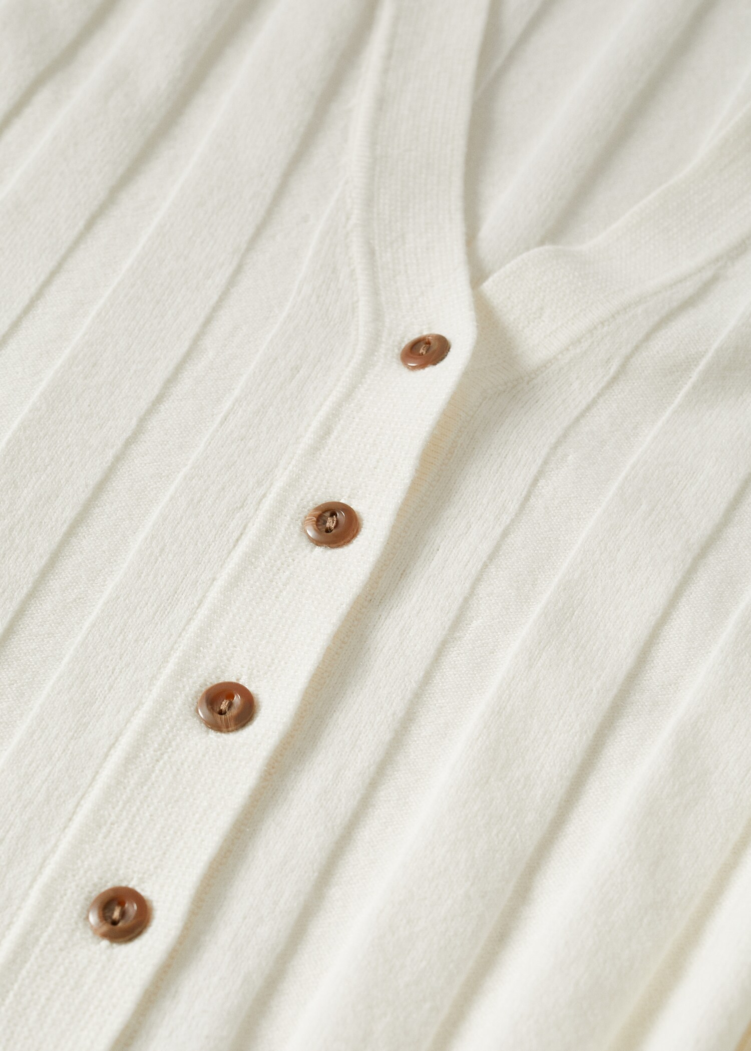 Buttoned ribbed cardigan - Details of the article 7