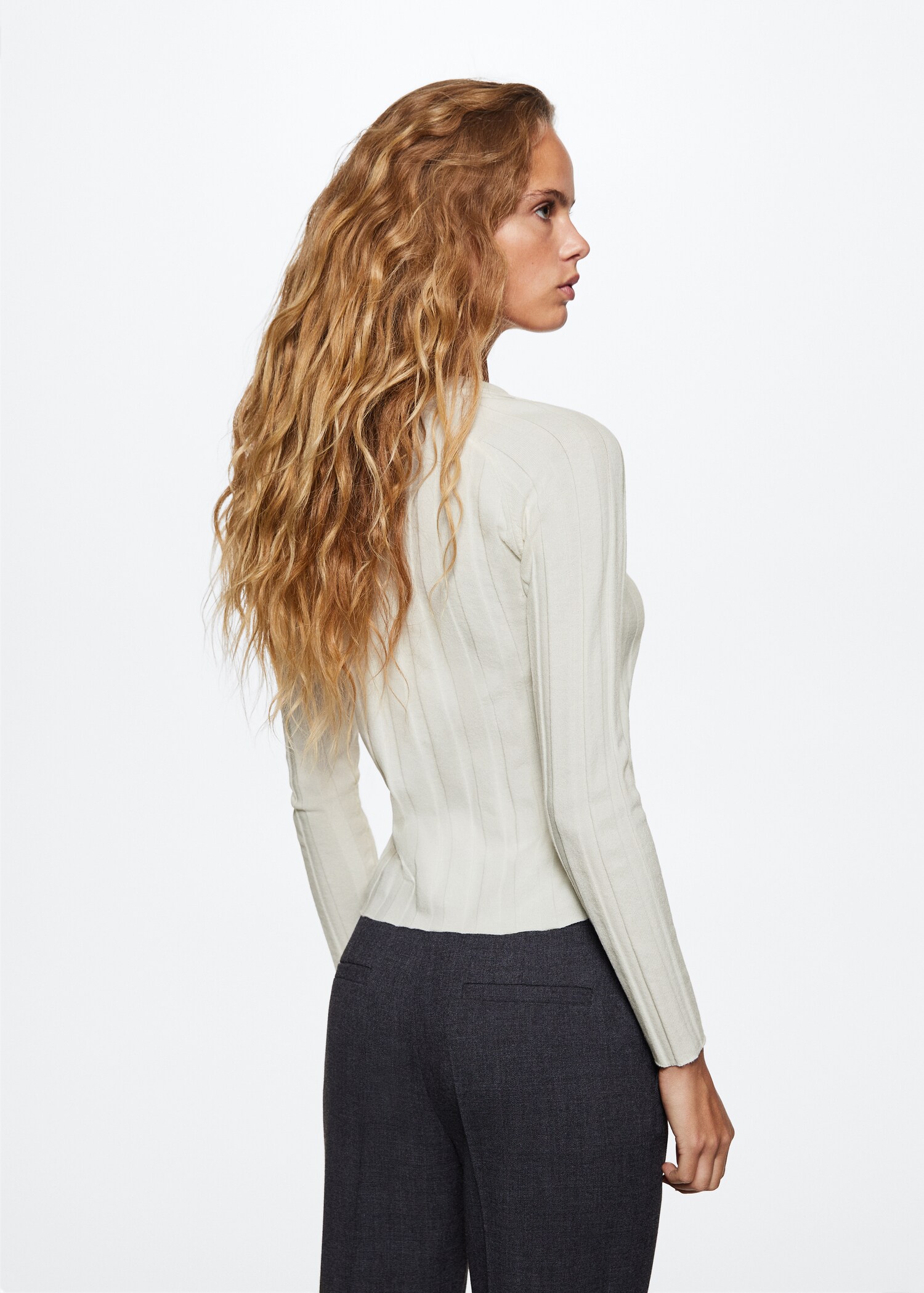 Buttoned ribbed cardigan - Reverse of the article