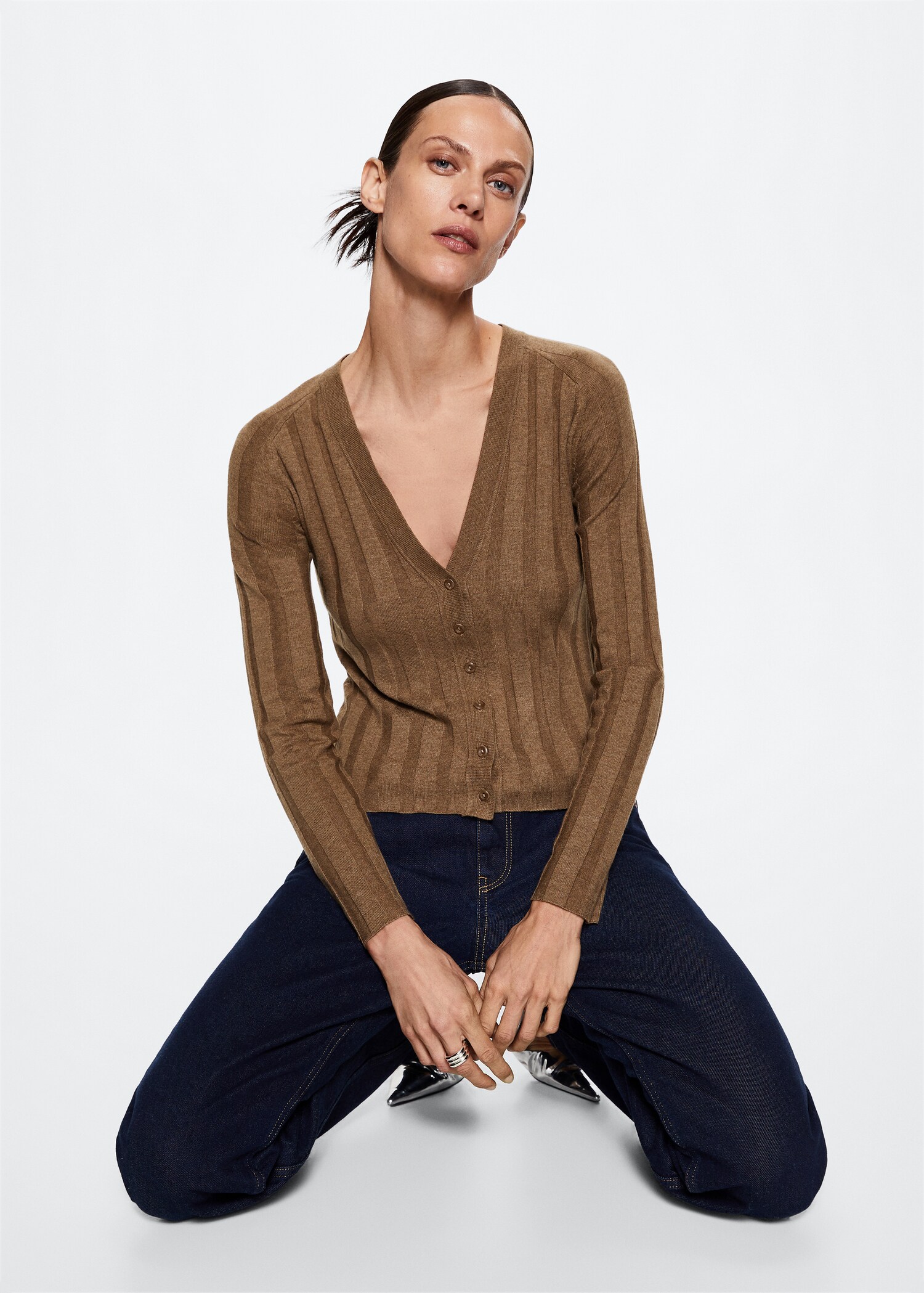 Buttoned ribbed cardigan - Details of the article 2