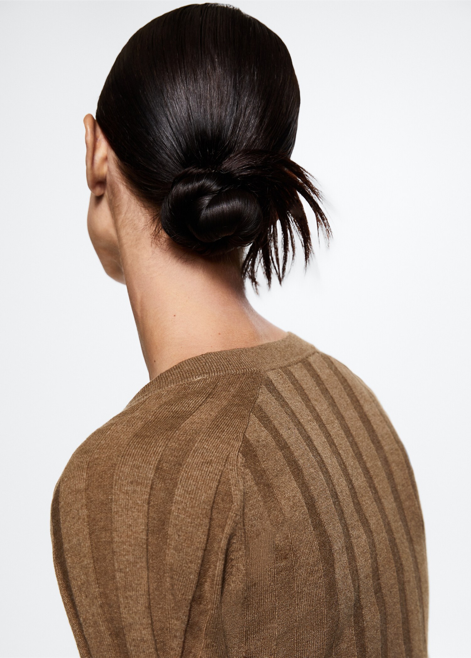 Buttoned ribbed cardigan - Details of the article 4