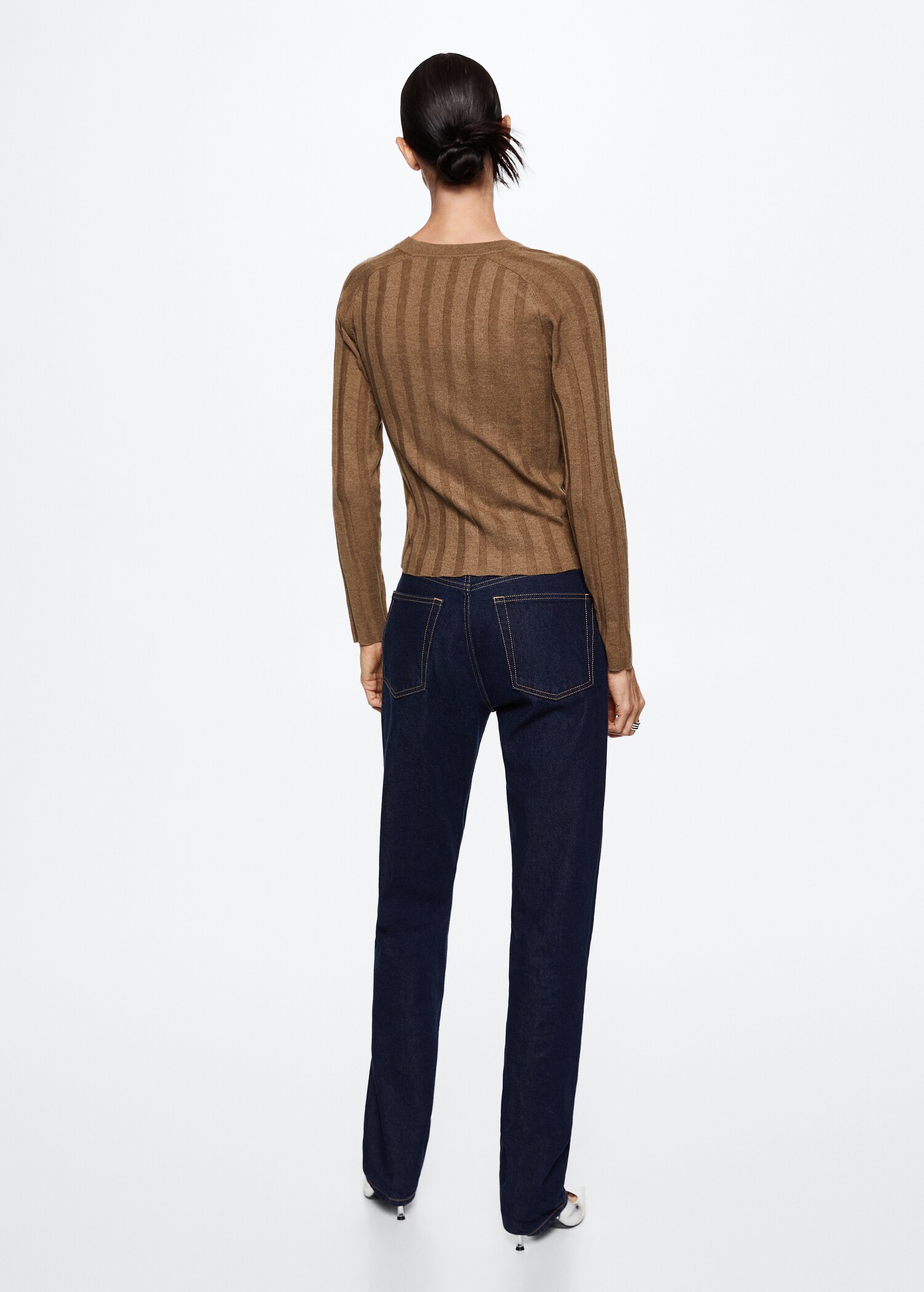 Buttoned ribbed cardigan - Reverse of the article