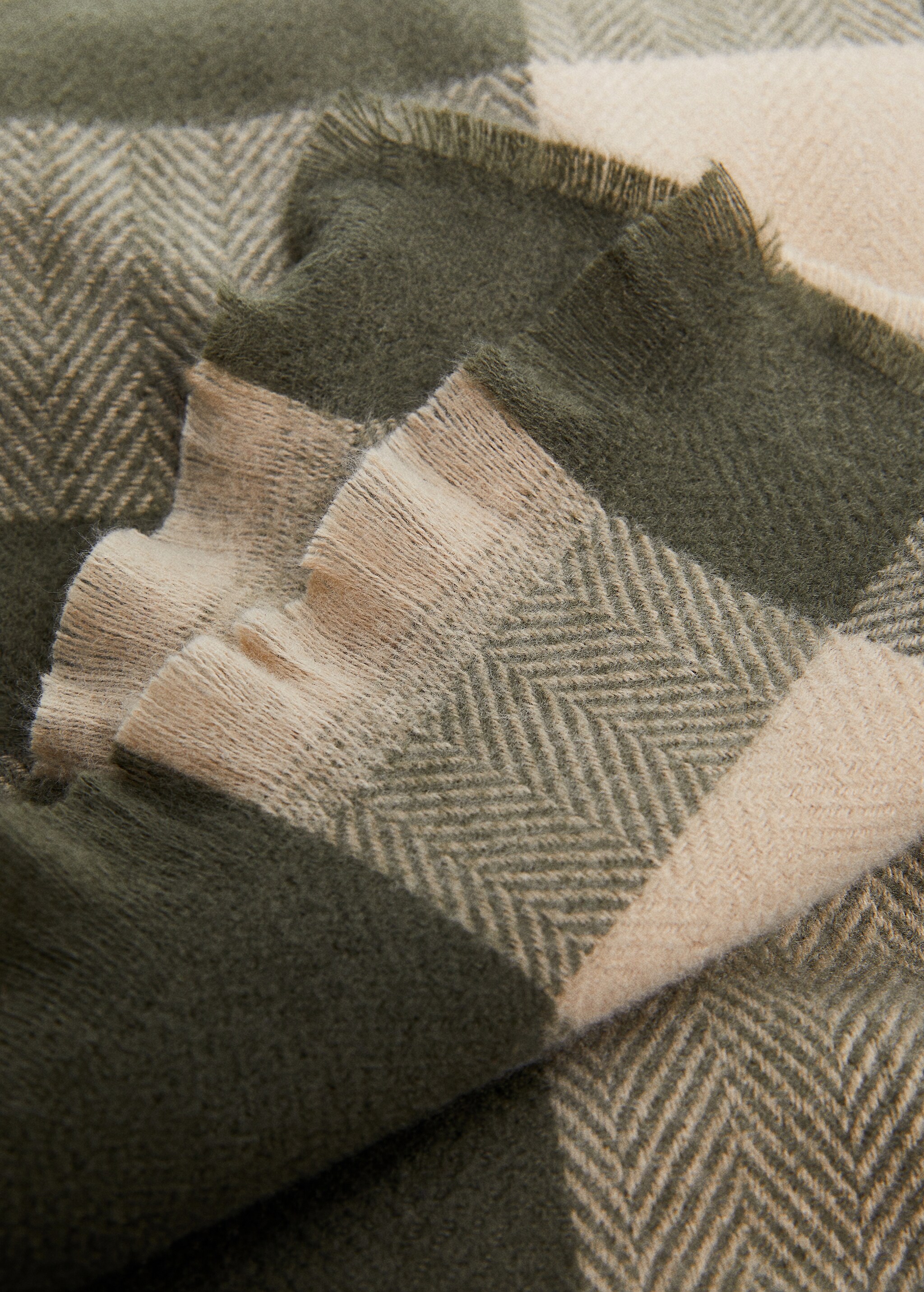 Striped scarf - Details of the article 1