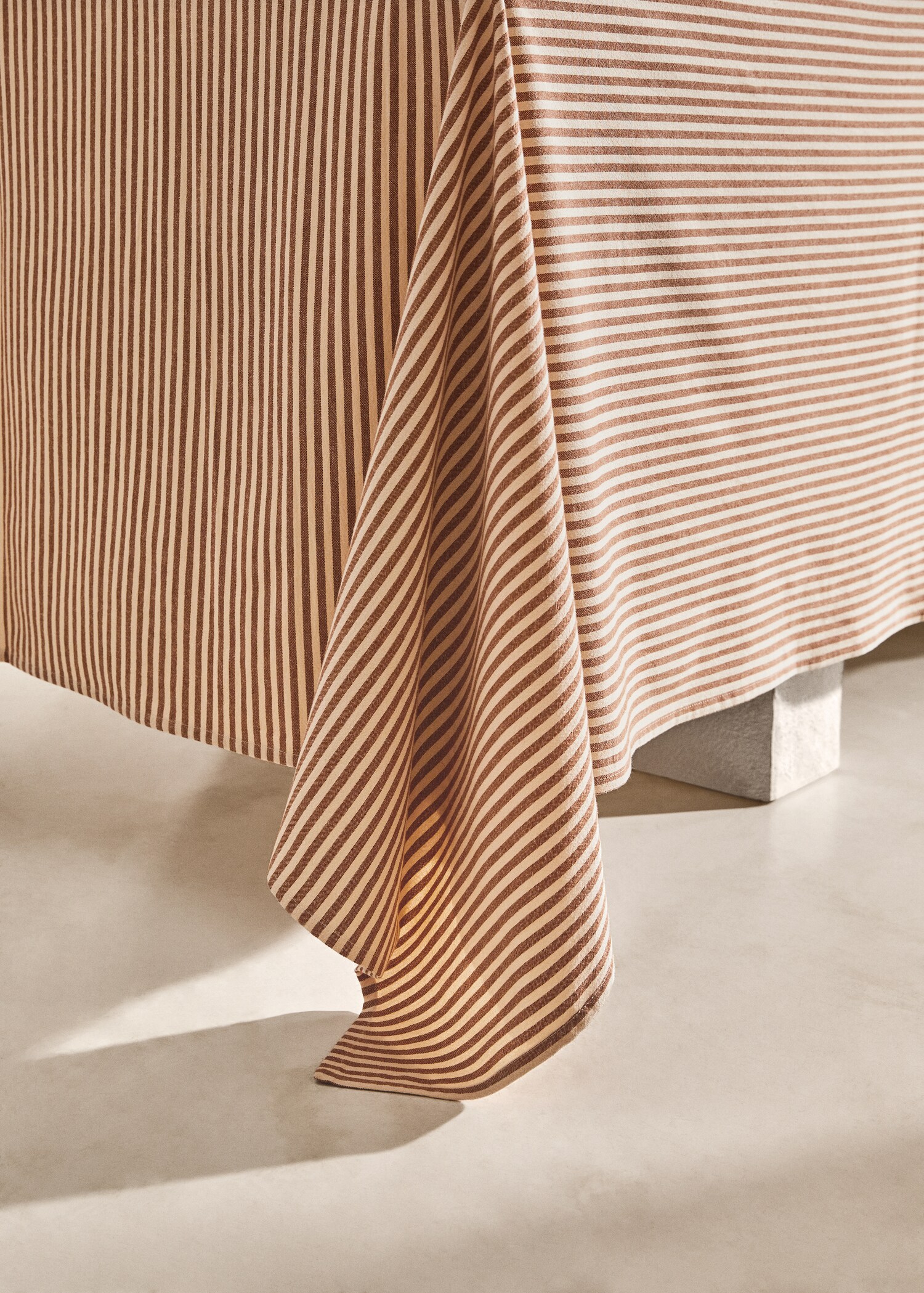 Obrus z 100% lnu w paski 250 x 150 cm - Szczegóły artykułu 7