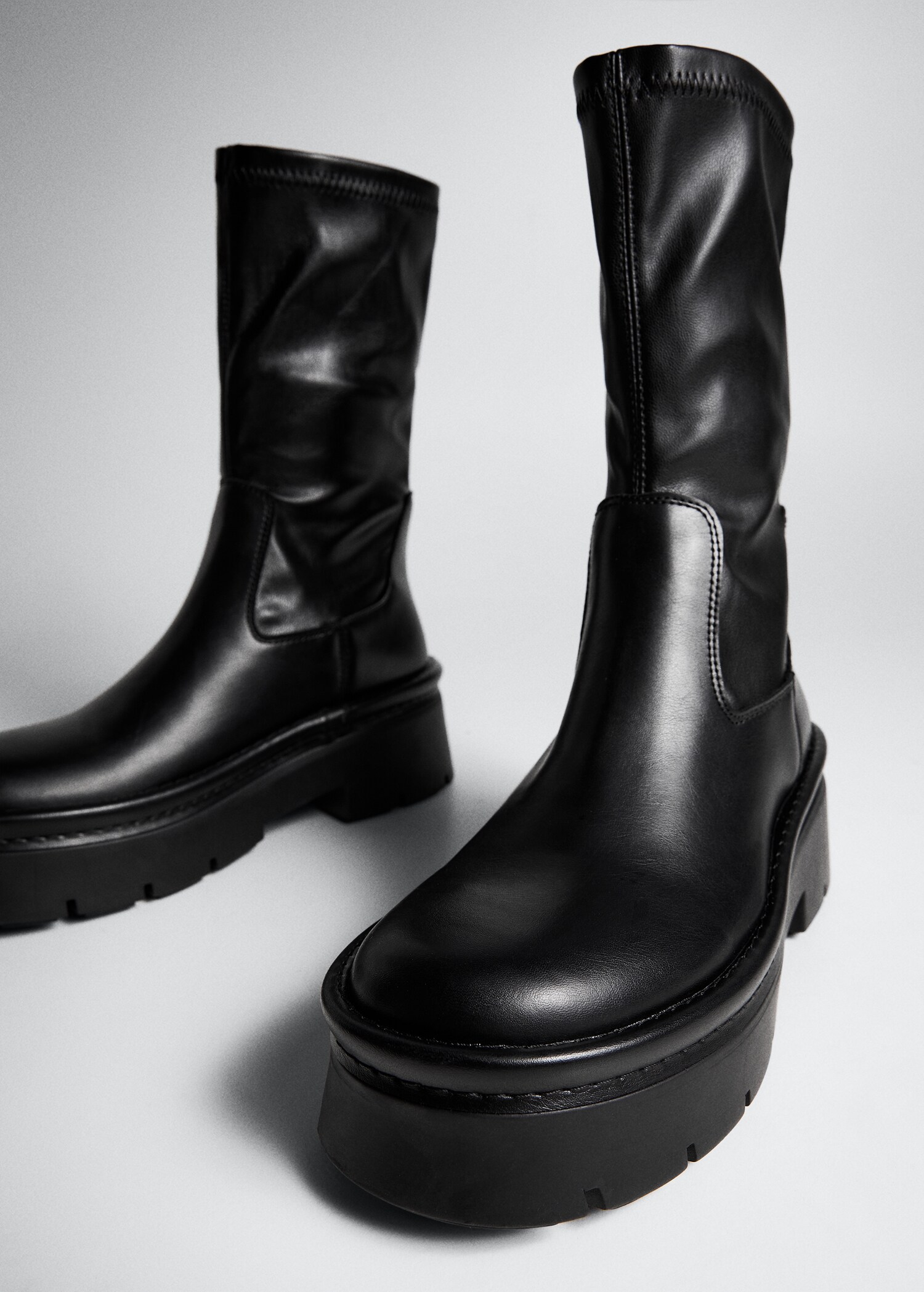 Track outsole boots - Details of the article 5