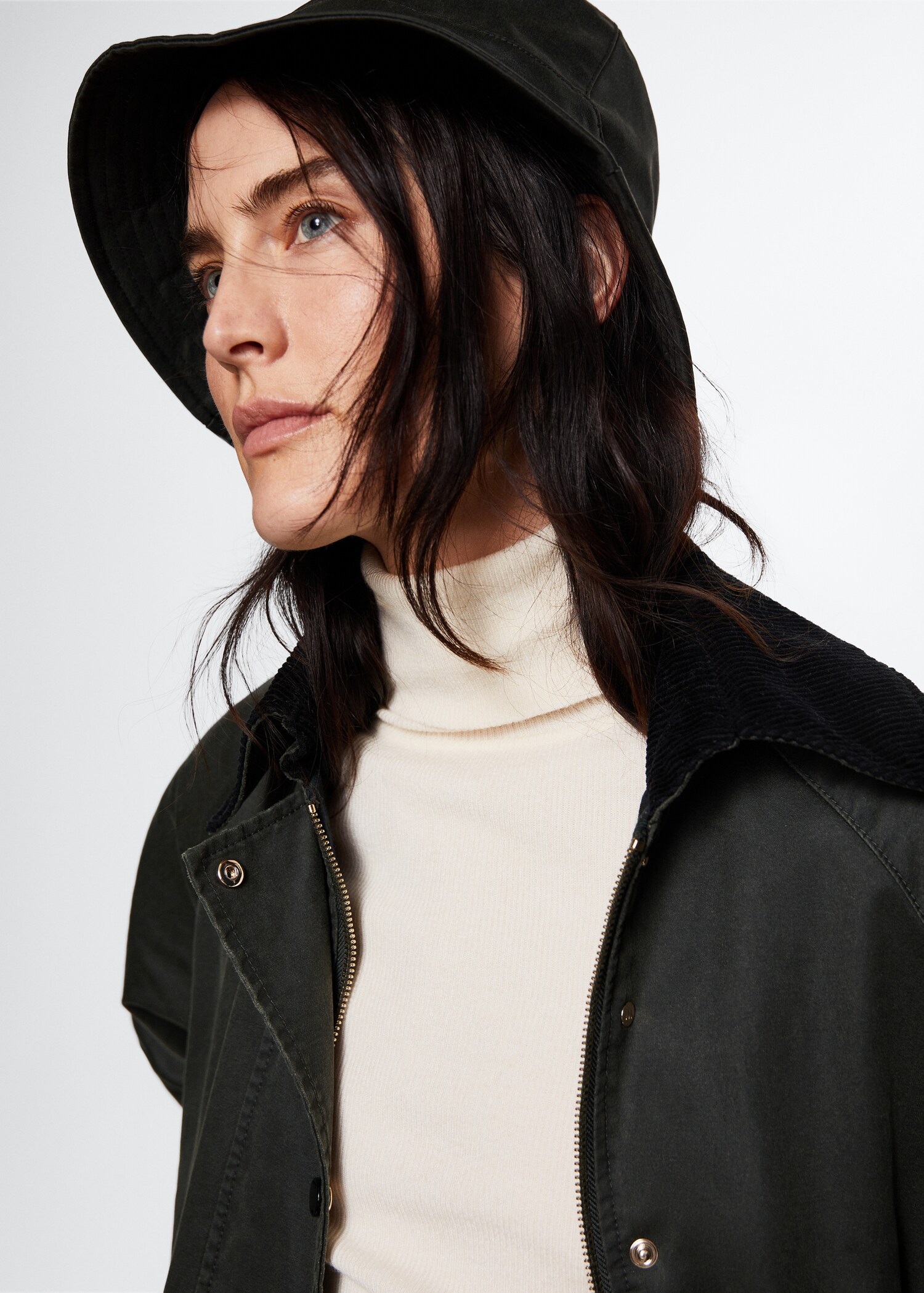 Waxed-effect short parka - Details of the article 2