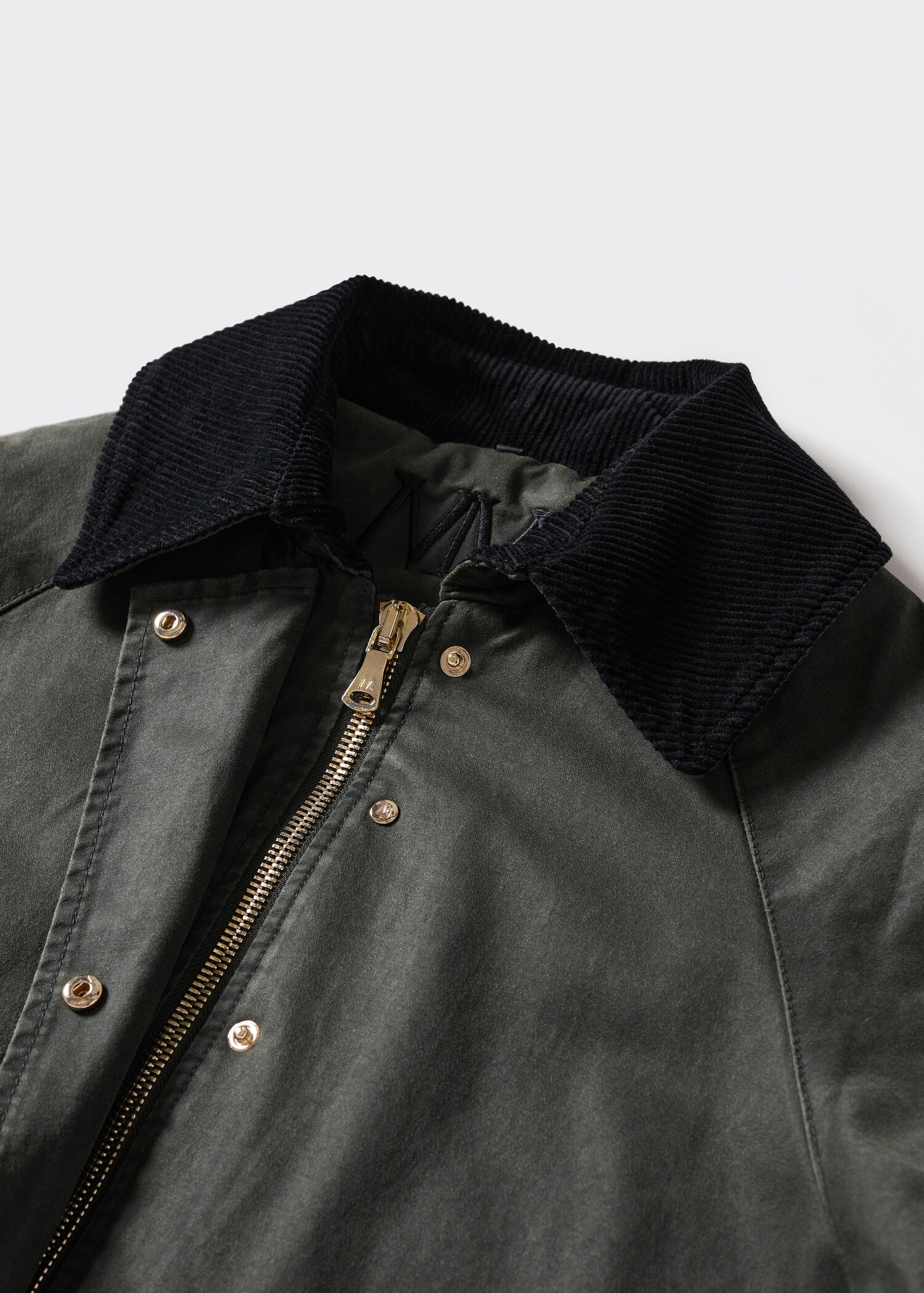Waxed-effect short parka - Details of the article 8