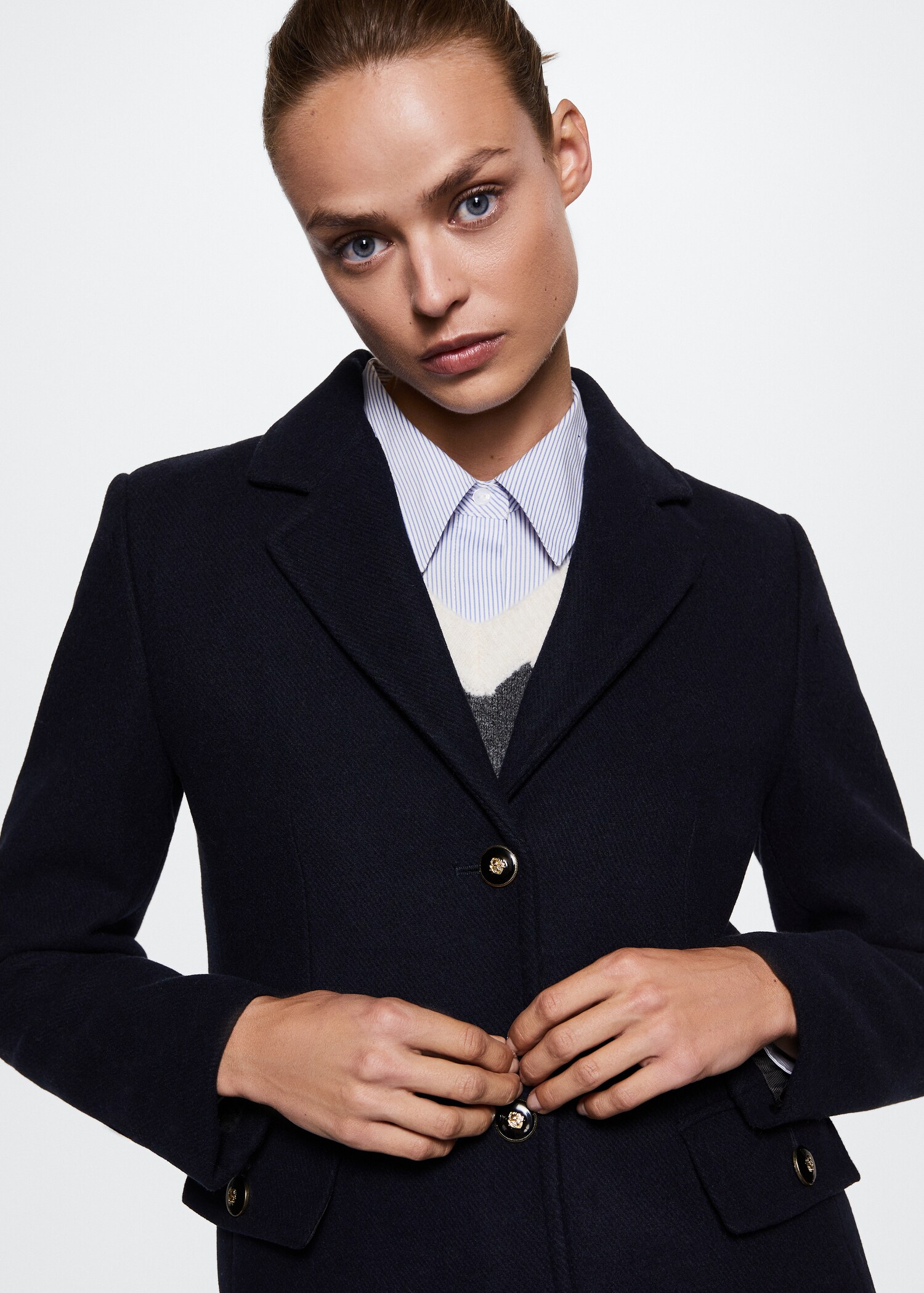 Buttoned wool coat - Details of the article 1