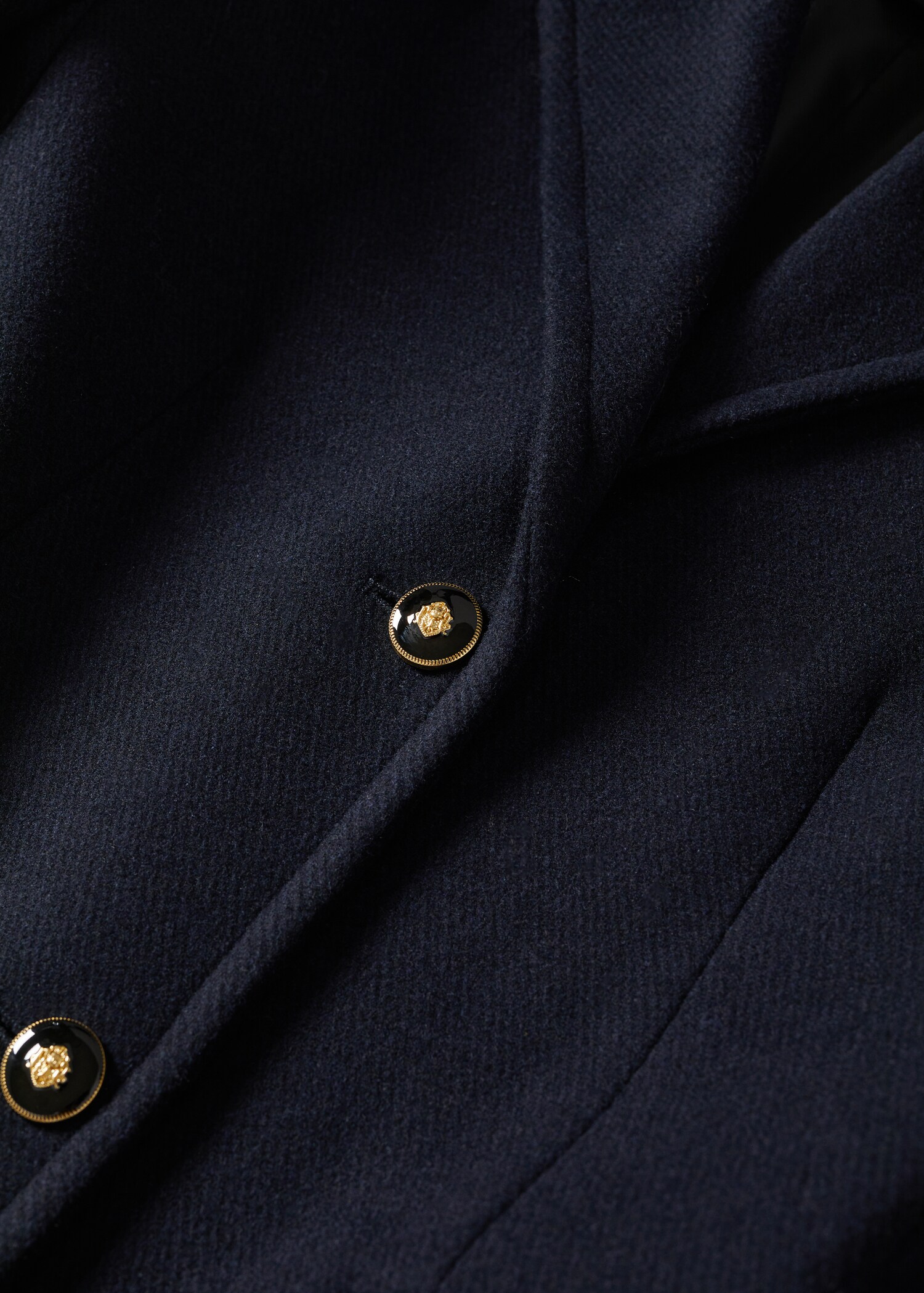 Buttoned wool coat - Details of the article 8
