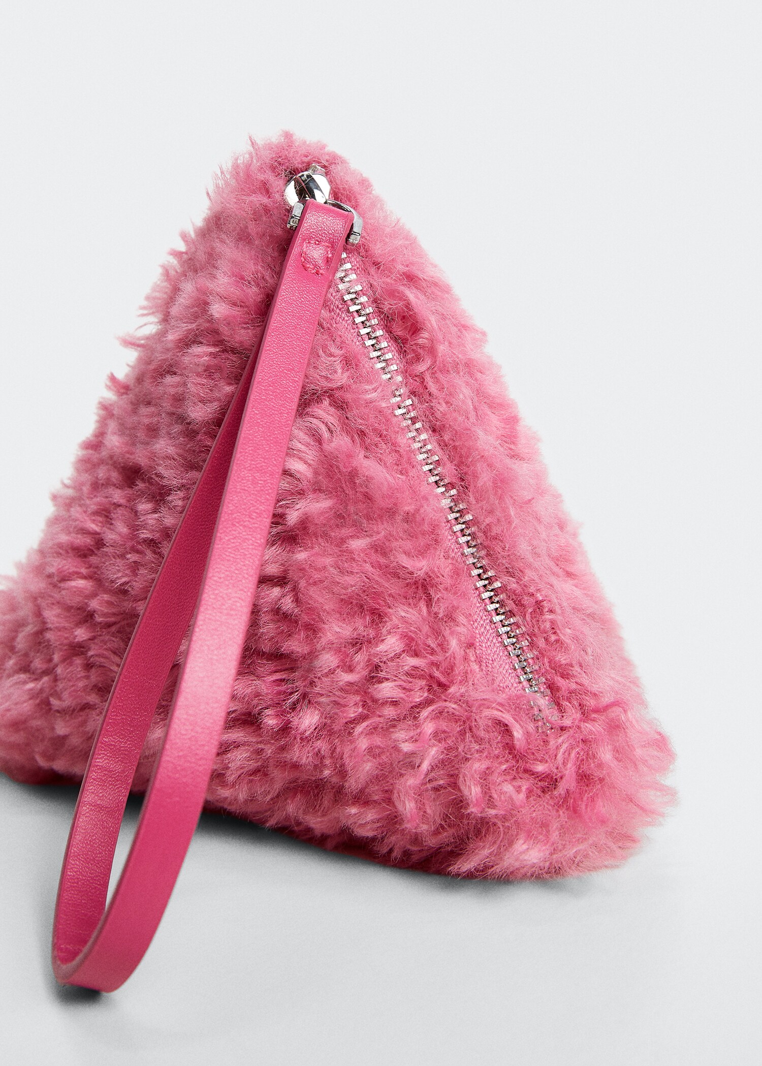 Zipped fur-effect purse - Details of the article 1