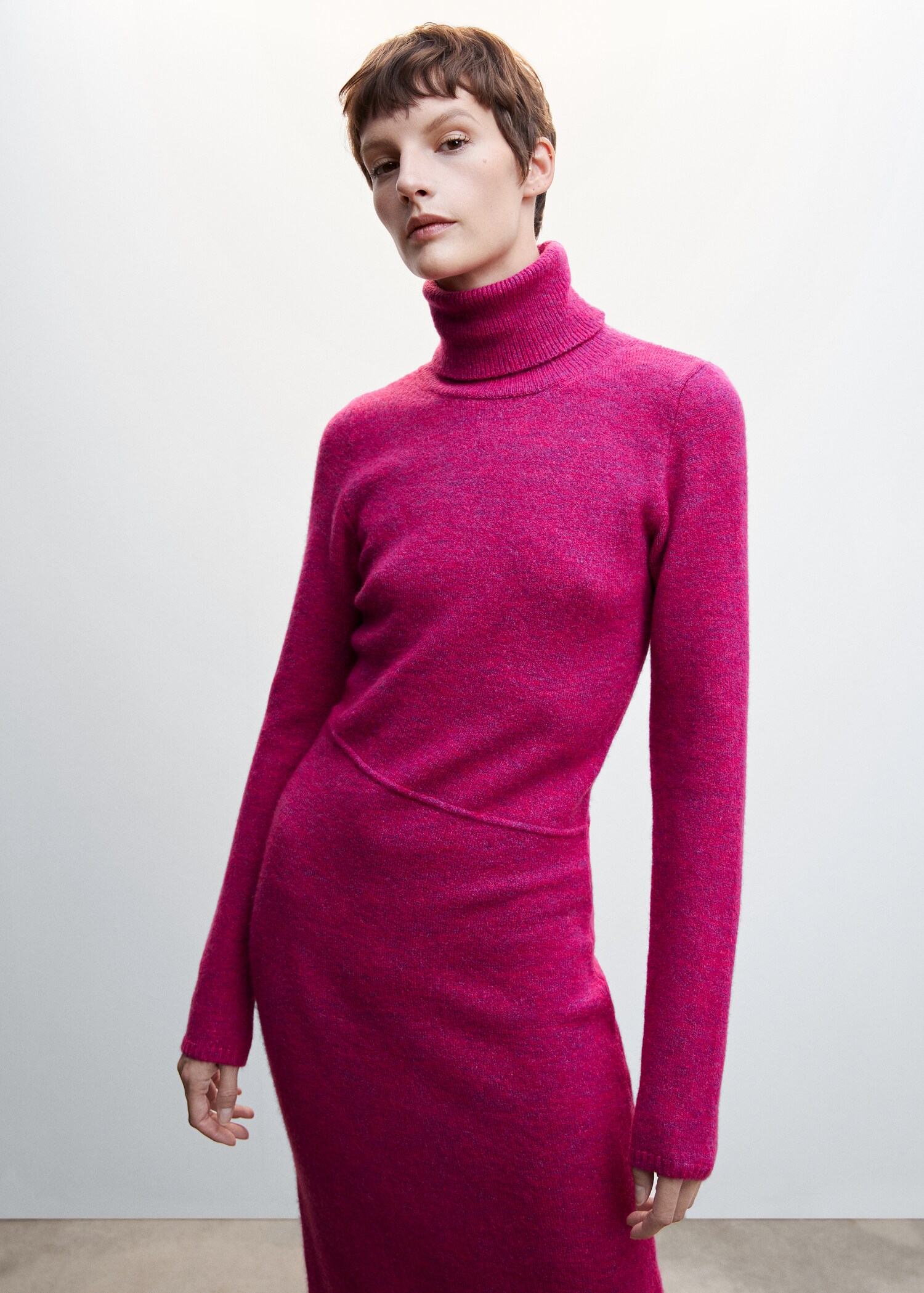 Strickkleid mit Rollkragen - Mittlere Ansicht