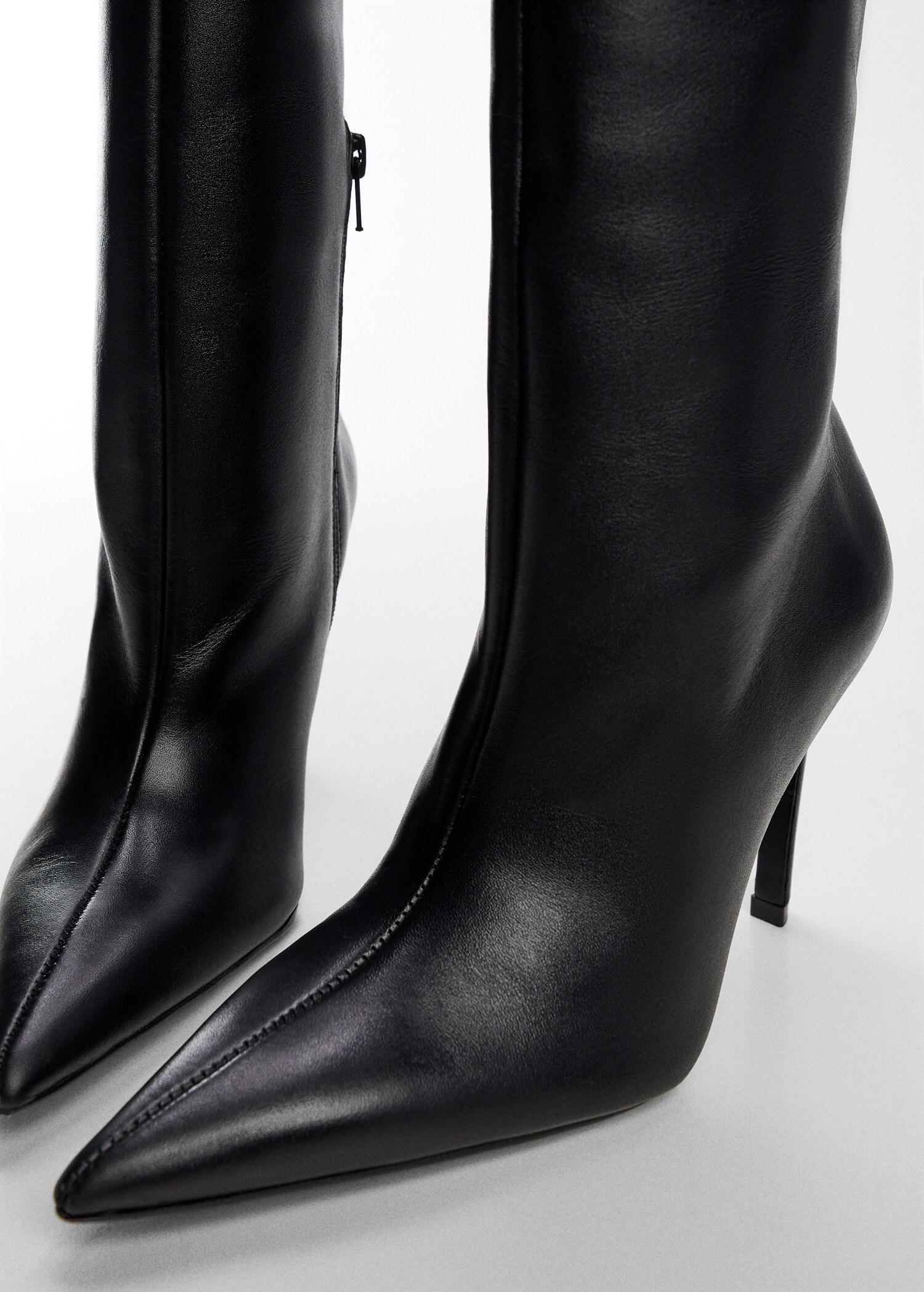 High heel leather boot - Details of the article 2