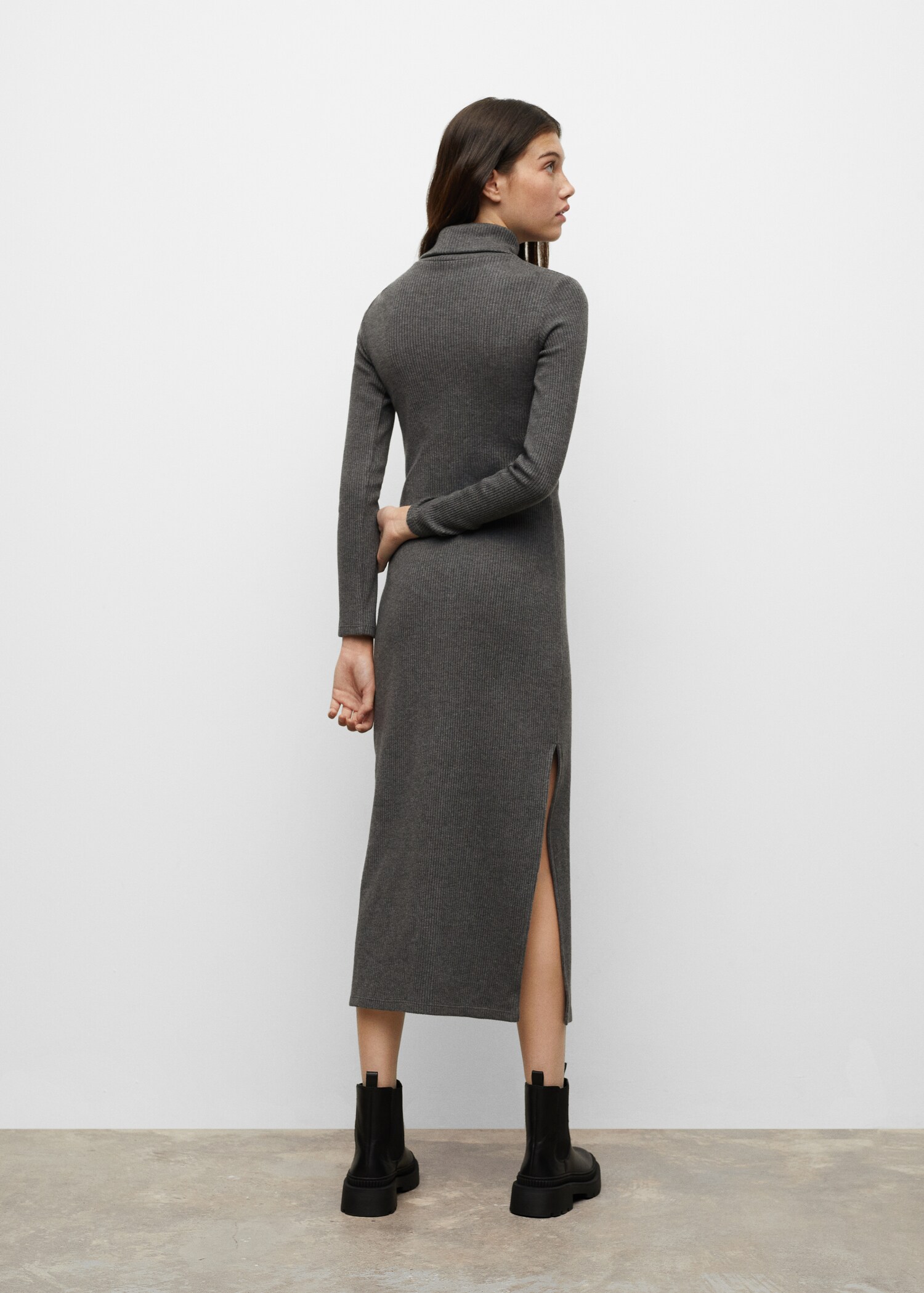 Turtle neck knit dress - Reverse of the article