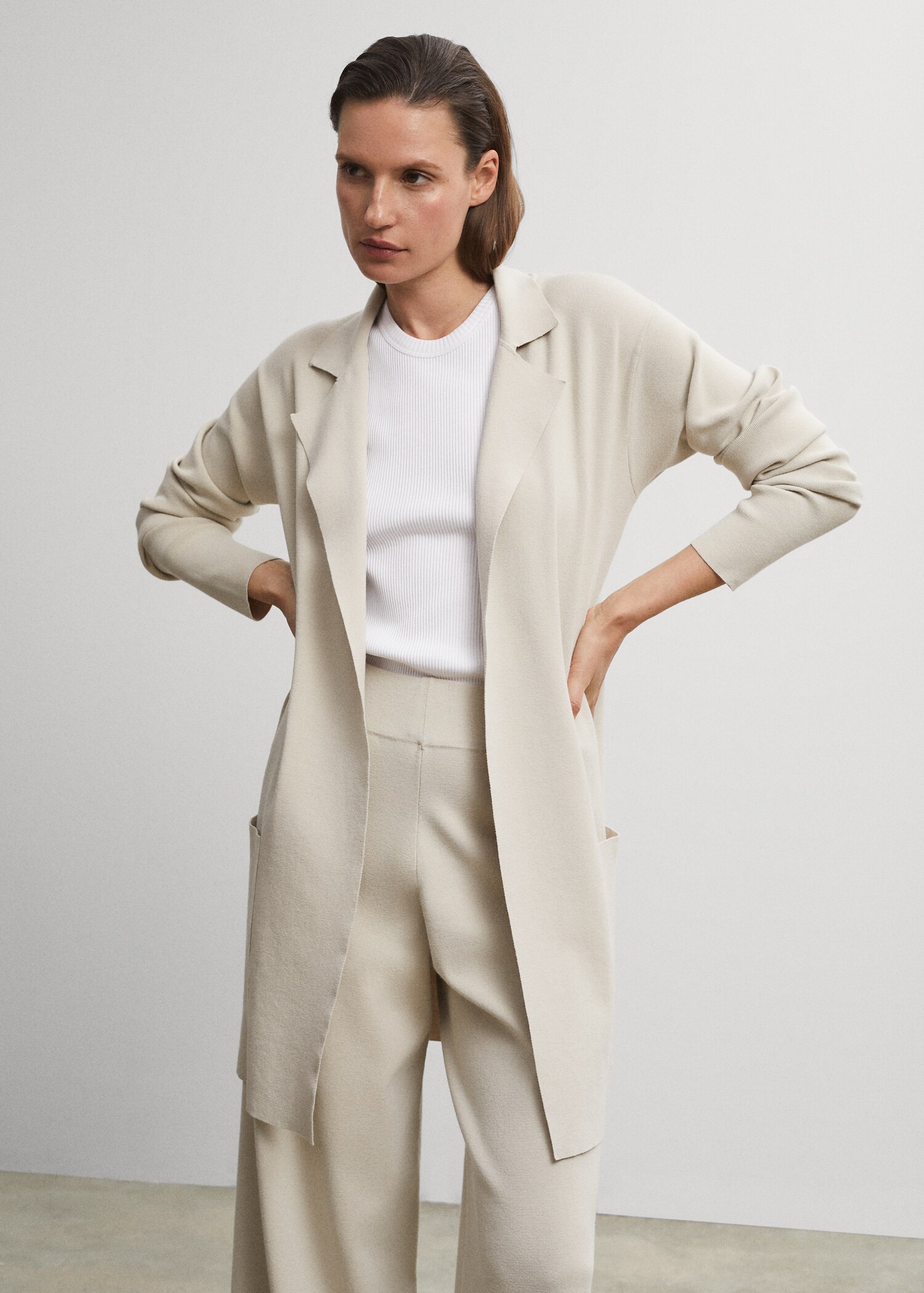 Cardigan long en maille compacte - Plan moyen
