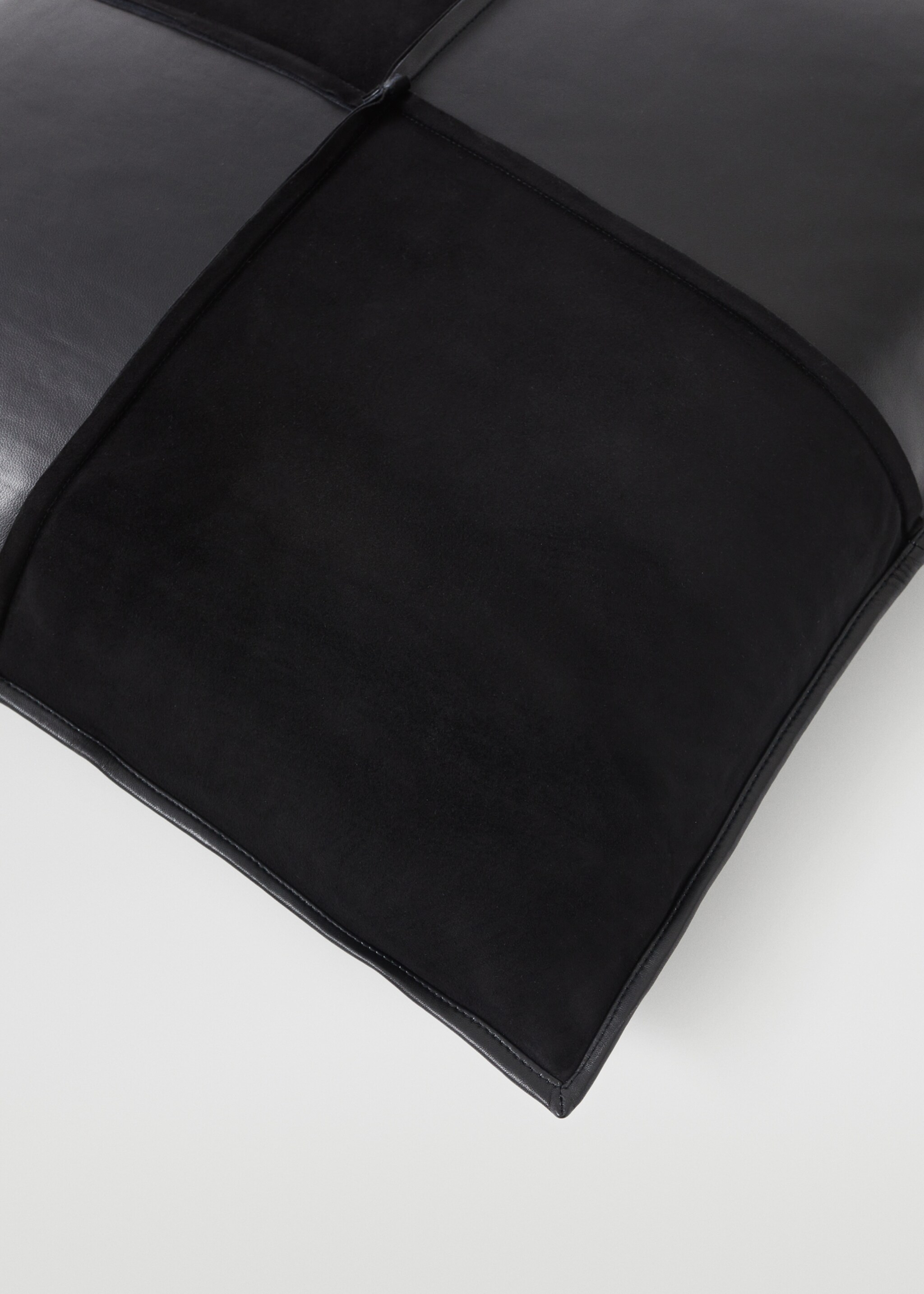 Housse de coussin cuir combiné 60x60 cm - Détail de l'article 3, Noir. Ref: 37115950-00.