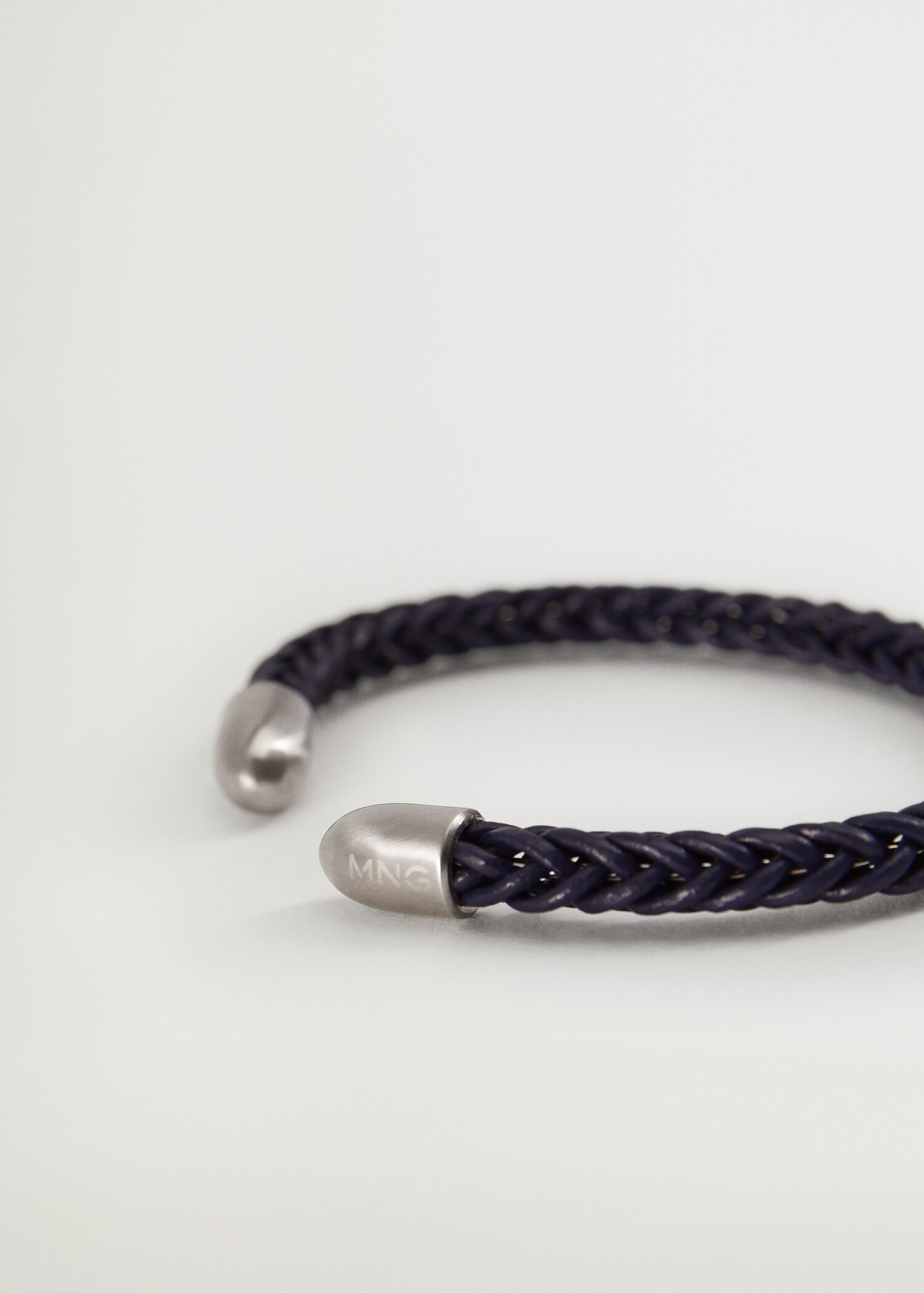 Pulsera piel trenzada - Plano medio