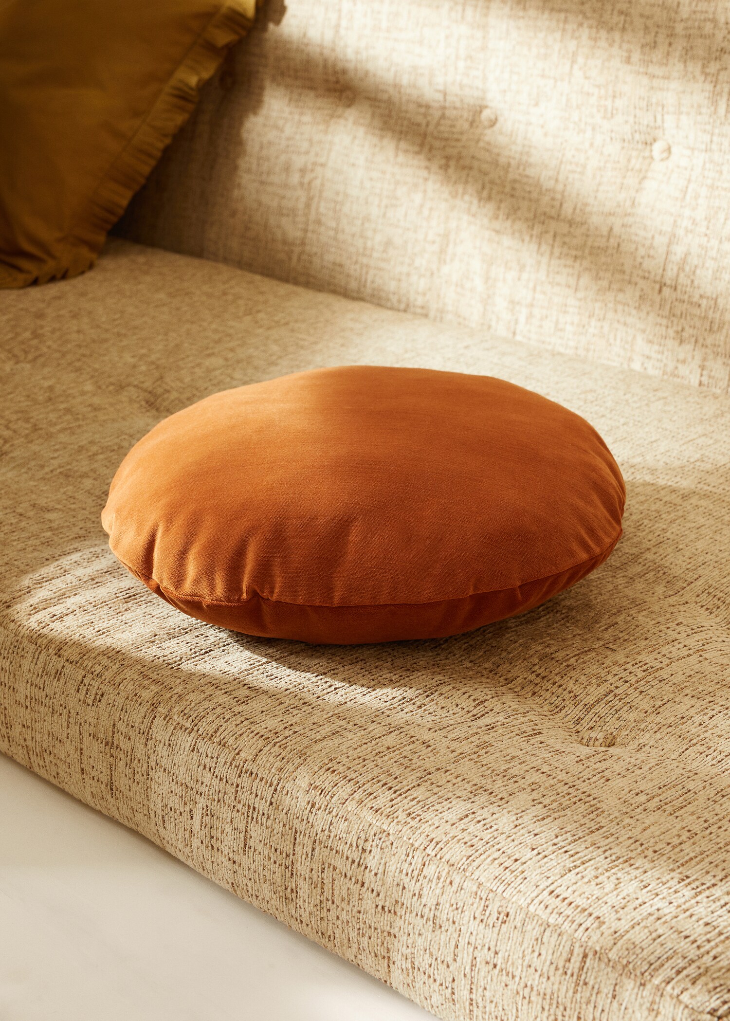 Round velvet cushion cover 40x40cm - Details of the article 8