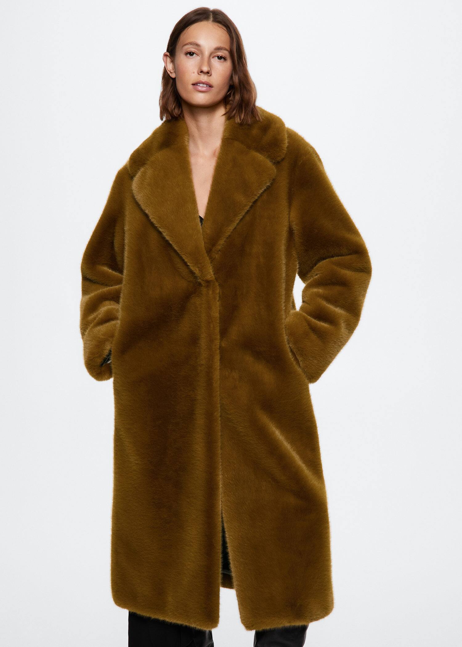 Oversize faux-fur coat - Halvtotal bildeutsnitt