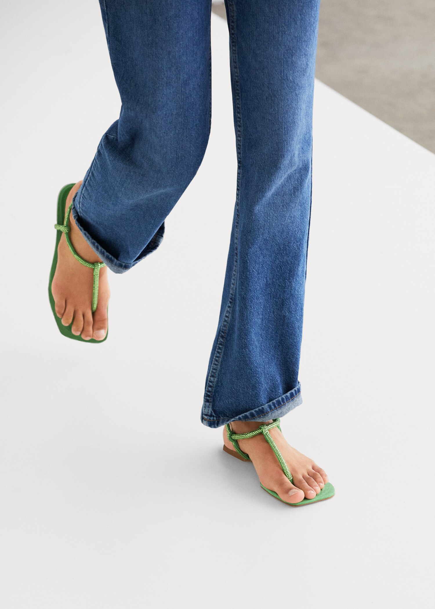 Riemensandalen mit Strassbesatz - Allgemeine Ansicht