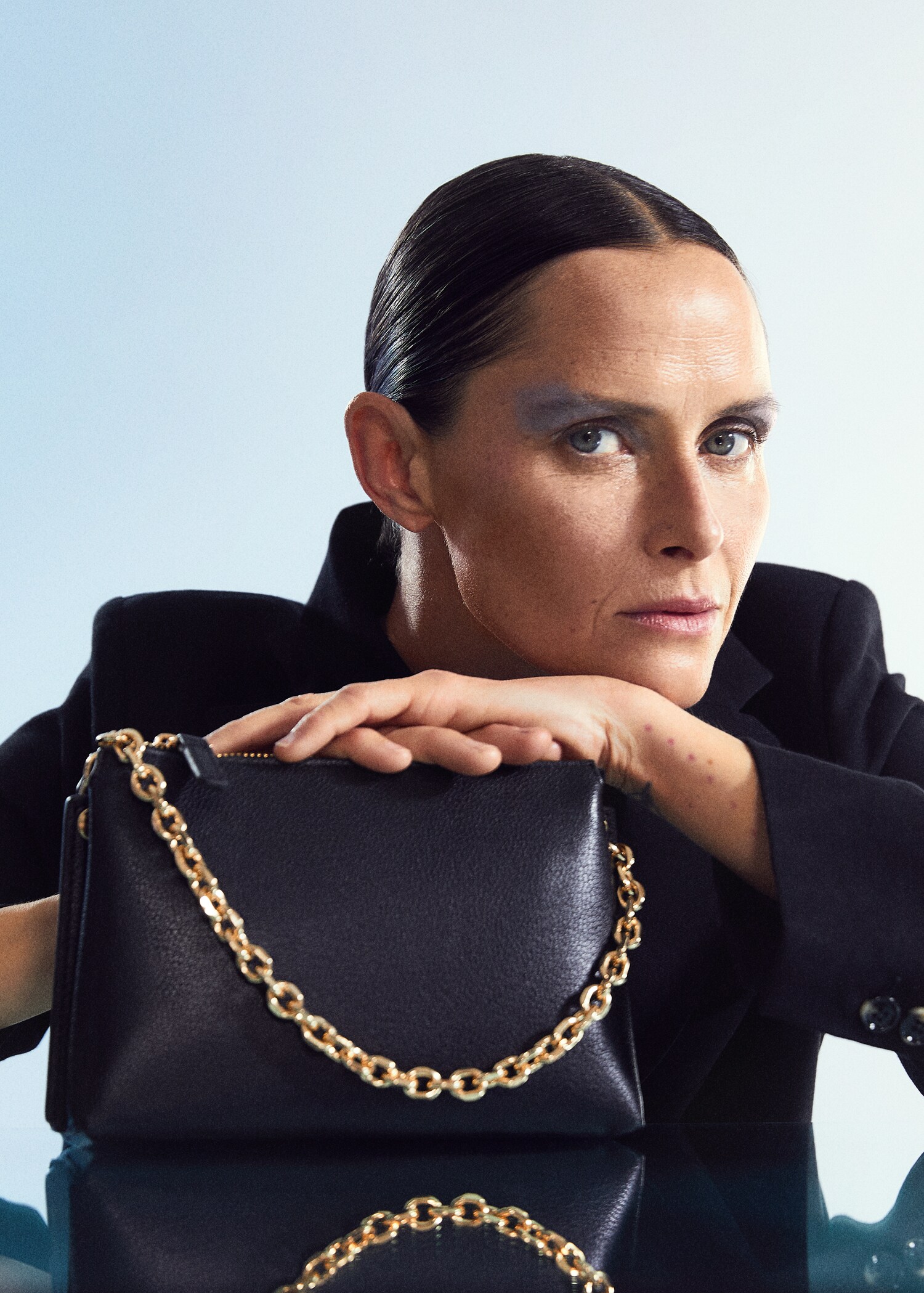 Crossbody bag with chain - General plane