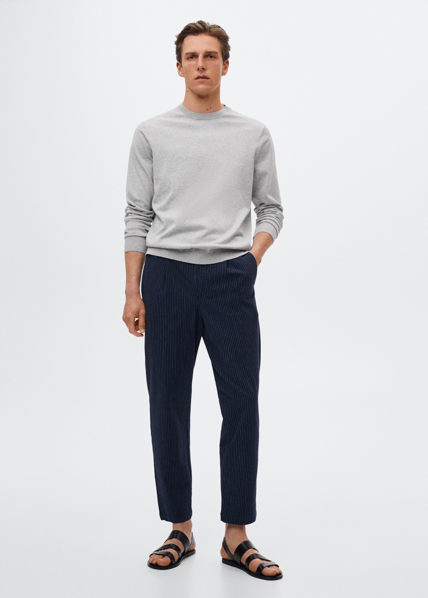 Pantalón pinzas efecto seersucker - Plano general