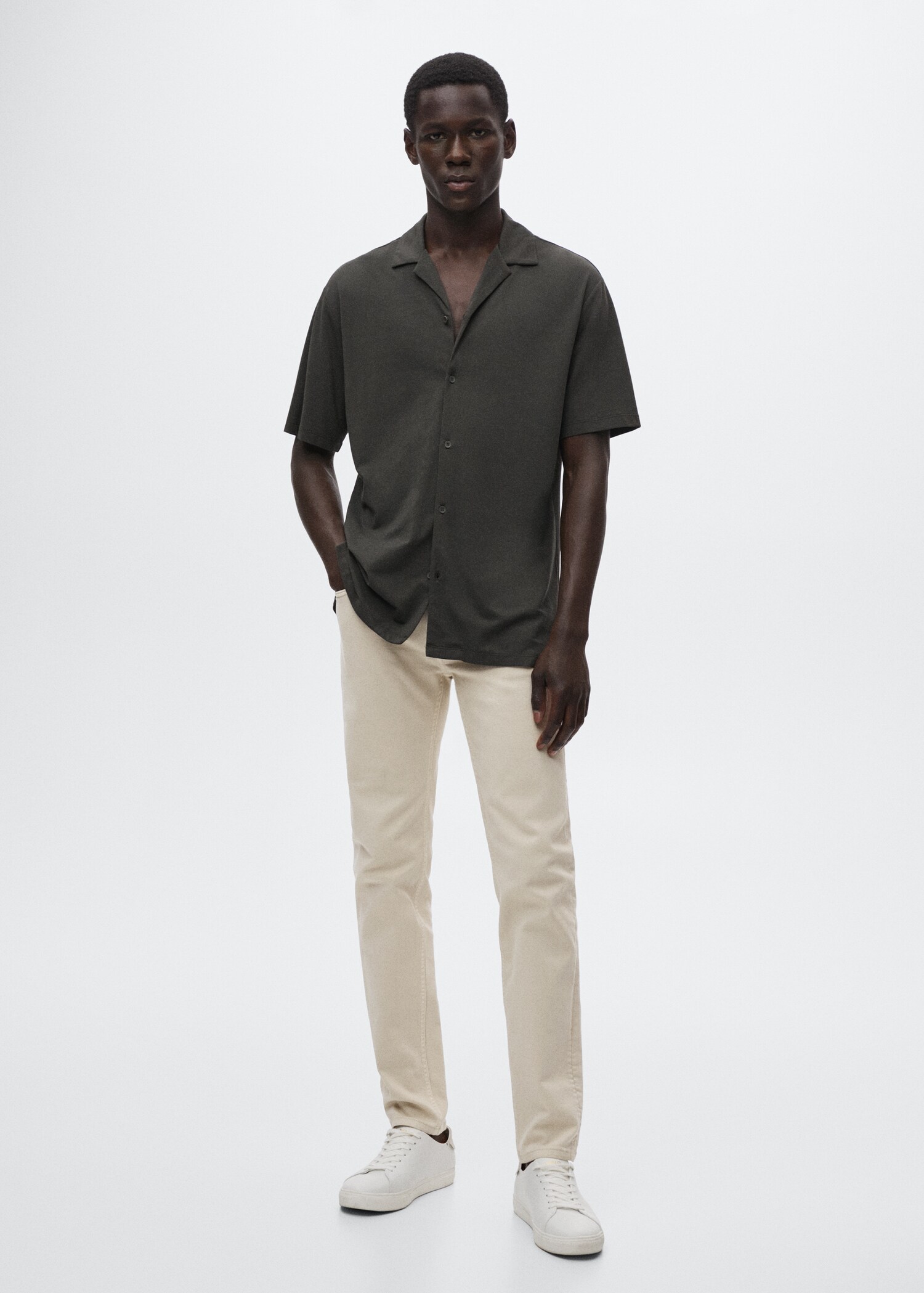 Slim-fit coloured jeans - General plane