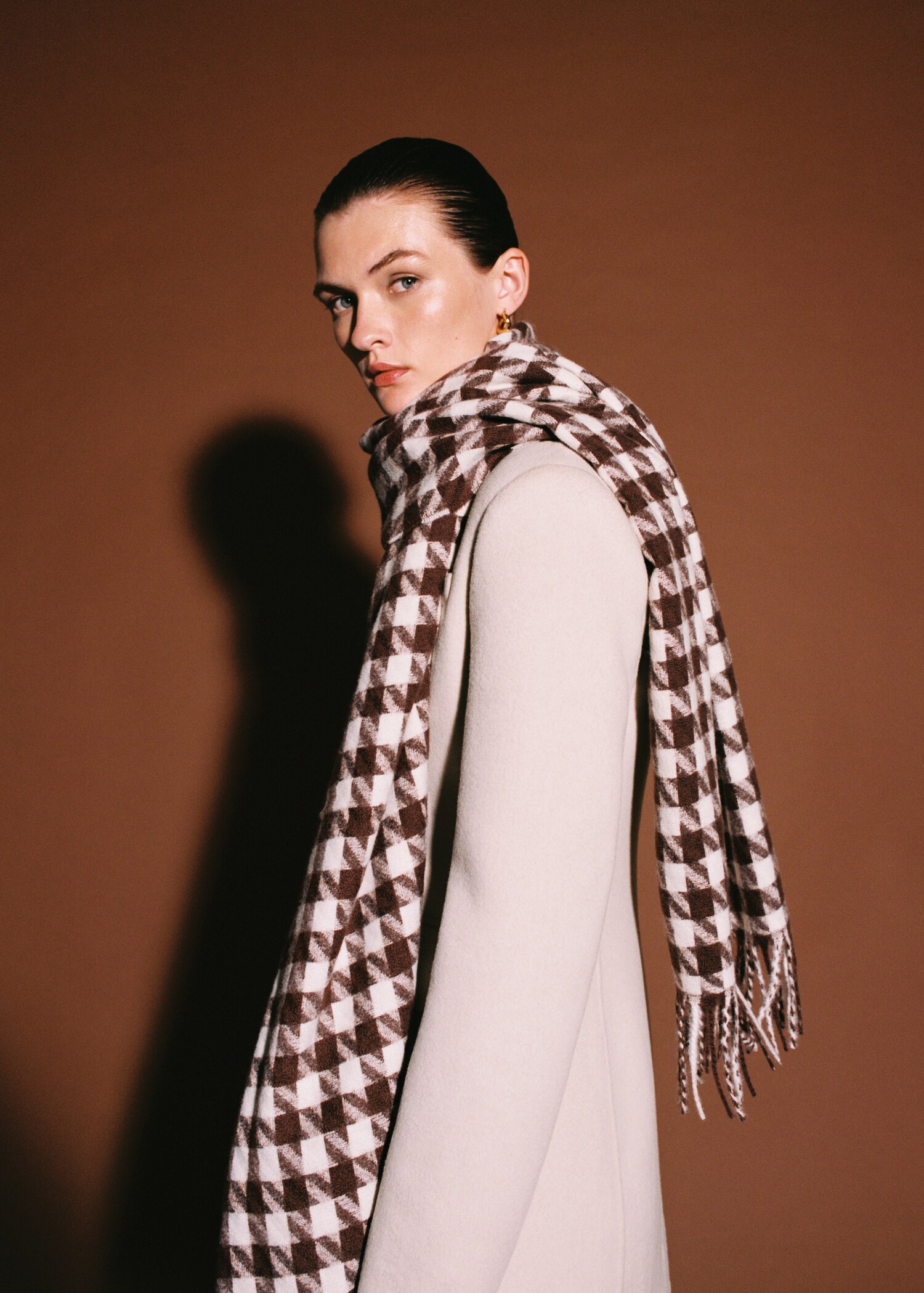 Houndstooth knit scarf - General plane