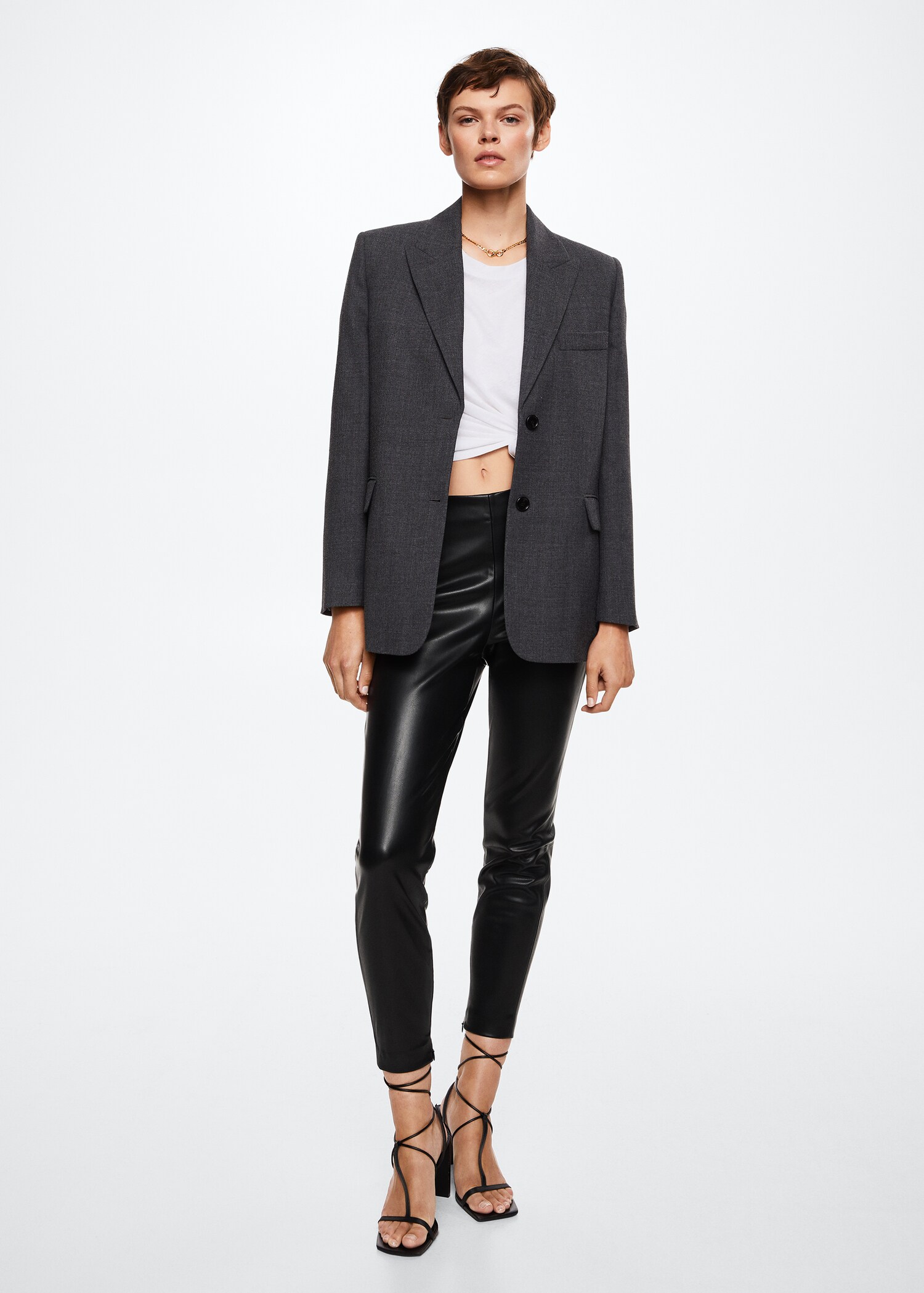 Leggings cu aspect de piele și deschideri - Plan general