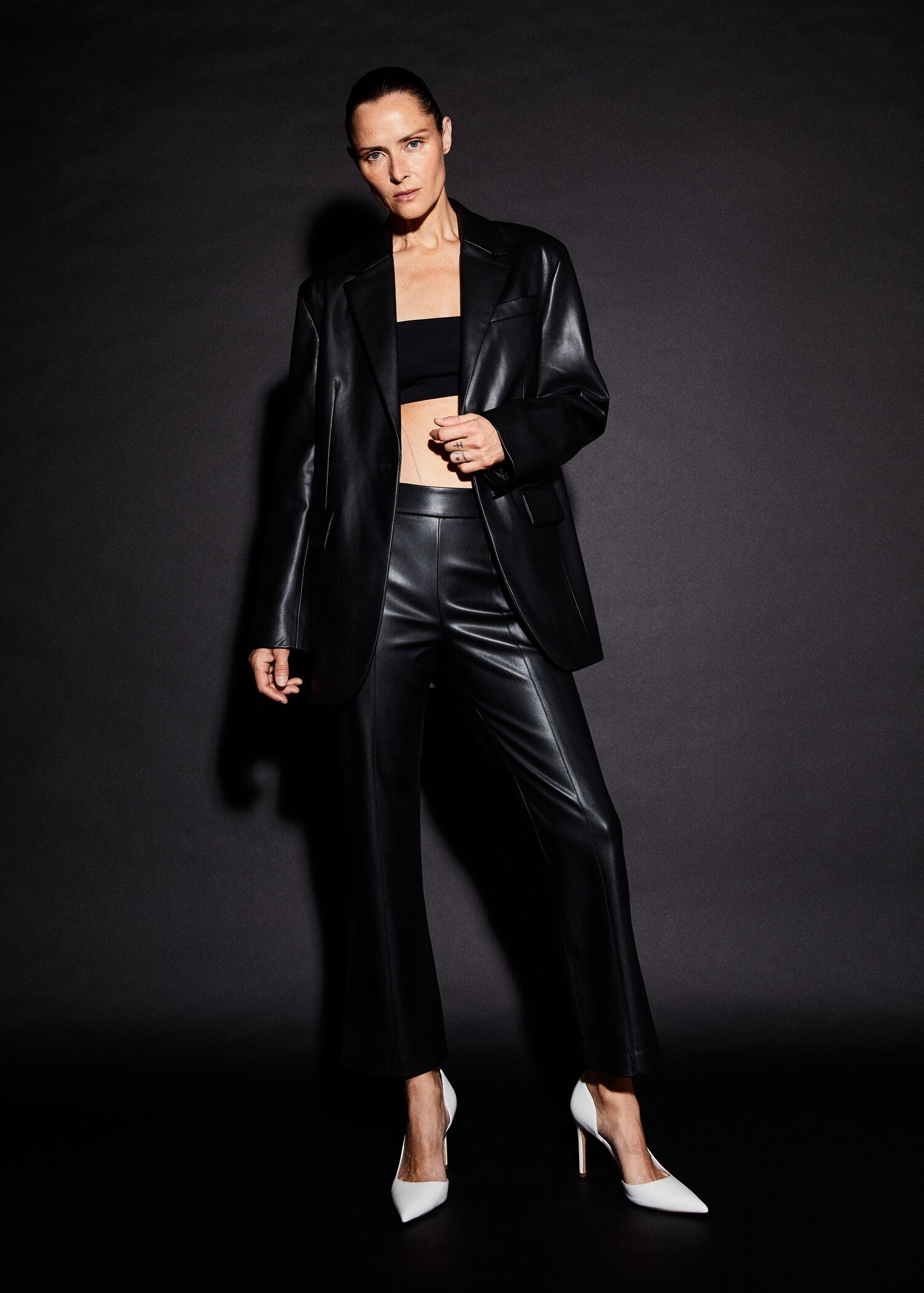 Leather-effect straight trousers - General plane