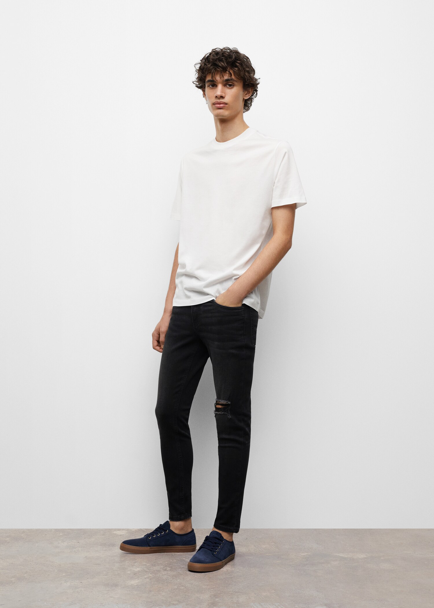 Skinny Jeans mit Zierrissen - Allgemeine Ansicht