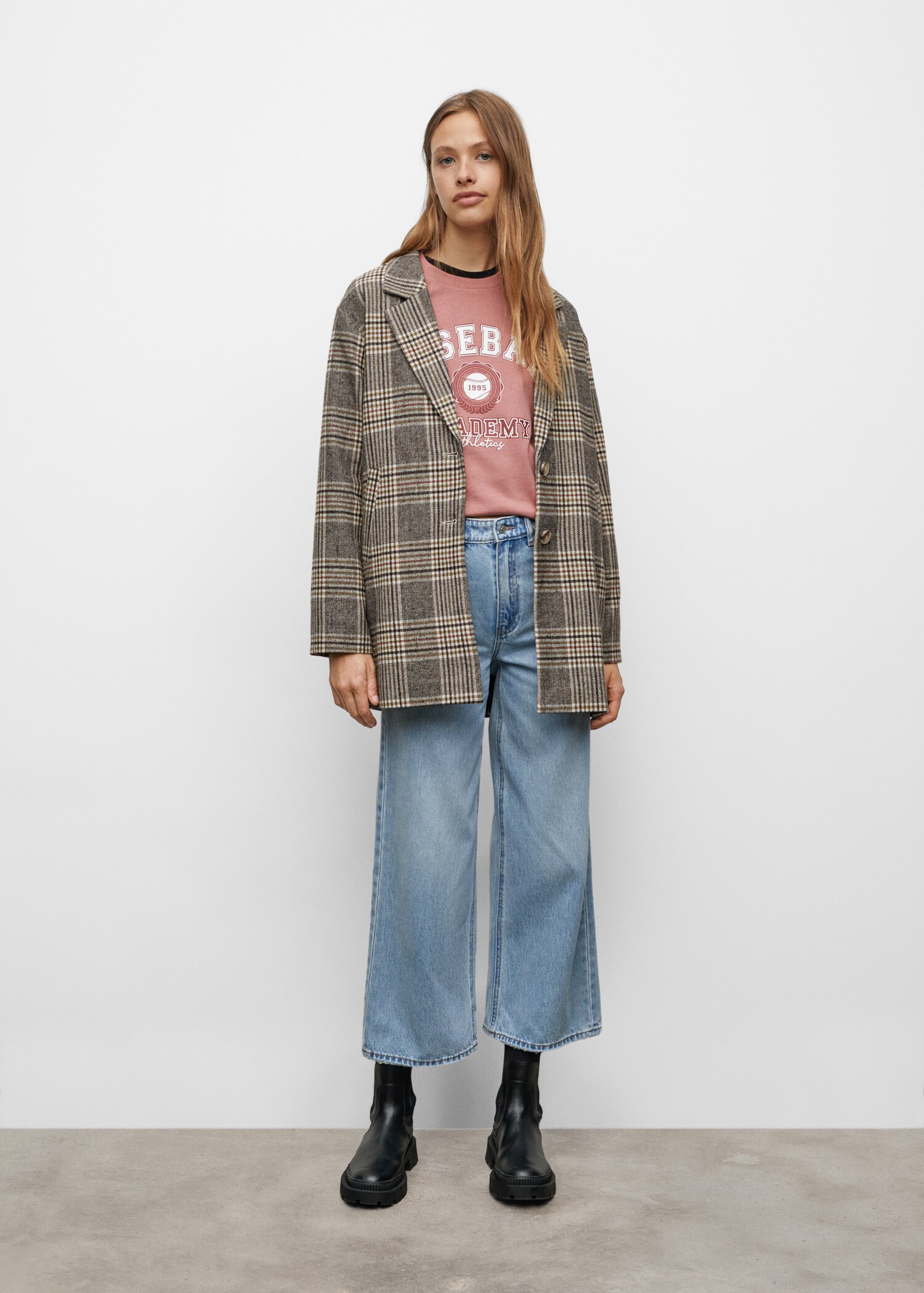 Lapelled straight-cut coat - General plane