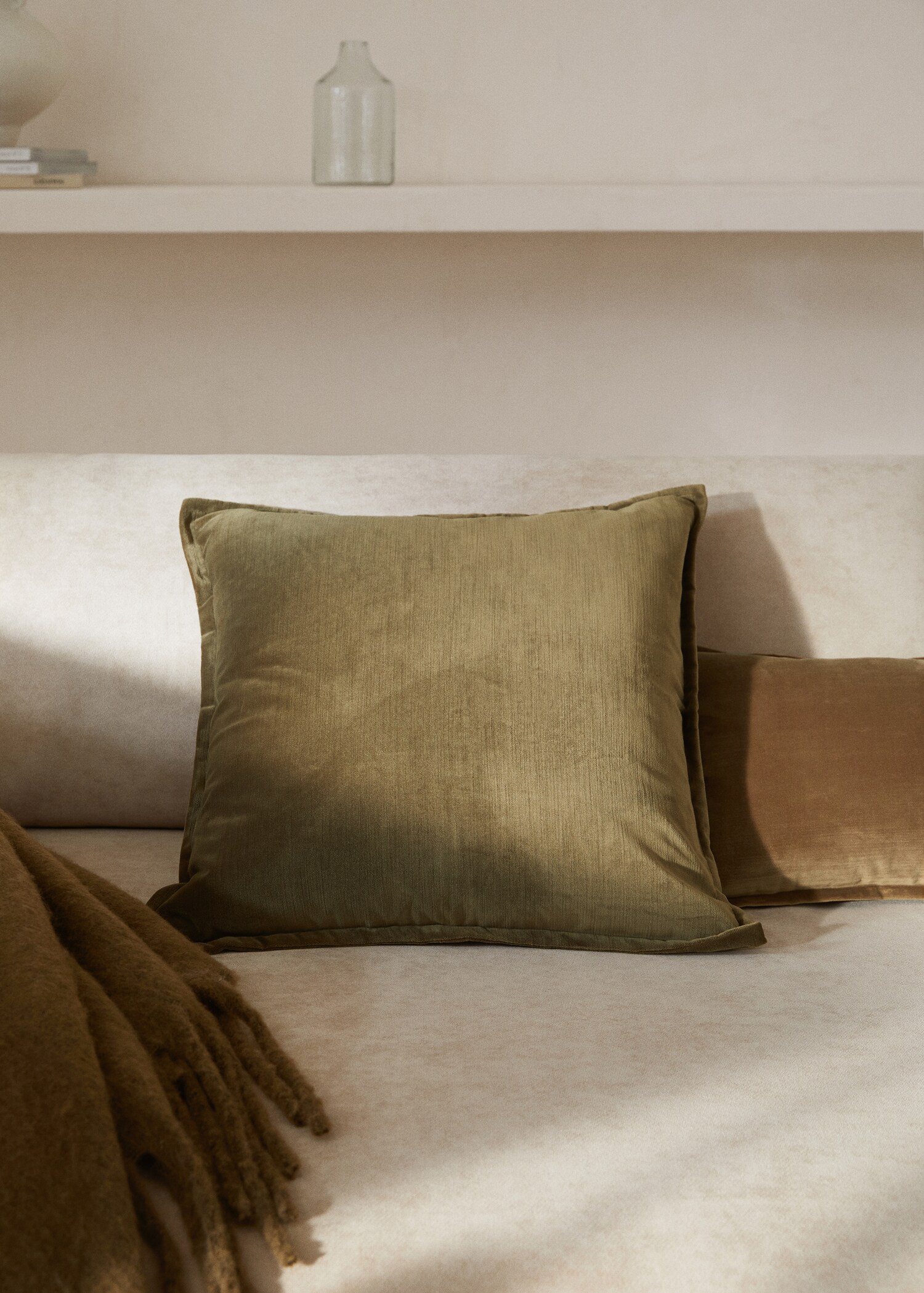 Velvet cushion cover 19.69x19.69 in - General plane